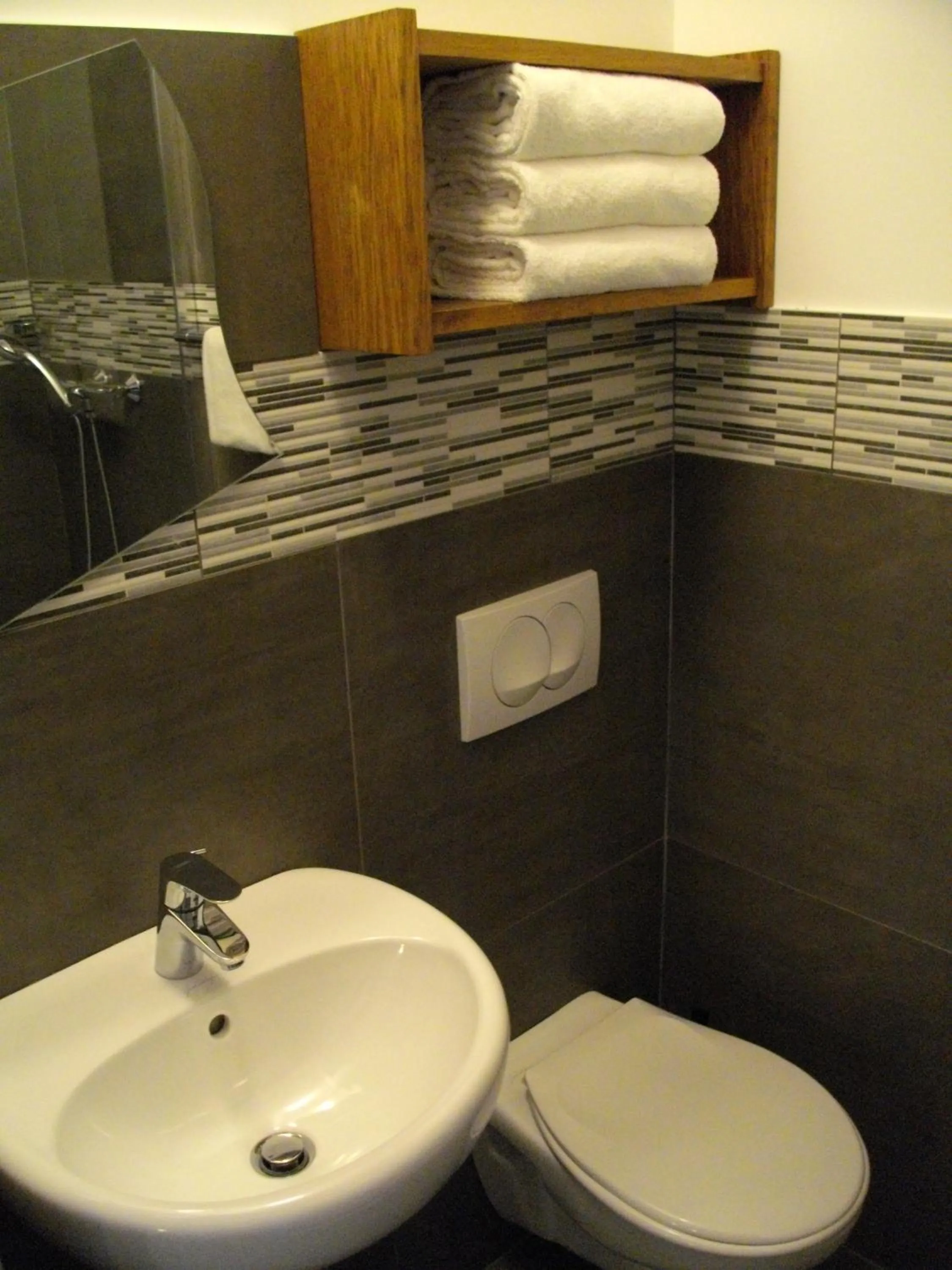 Bathroom in Appart'hotel Residella House Room & Kitchen Avignon Le Pontet