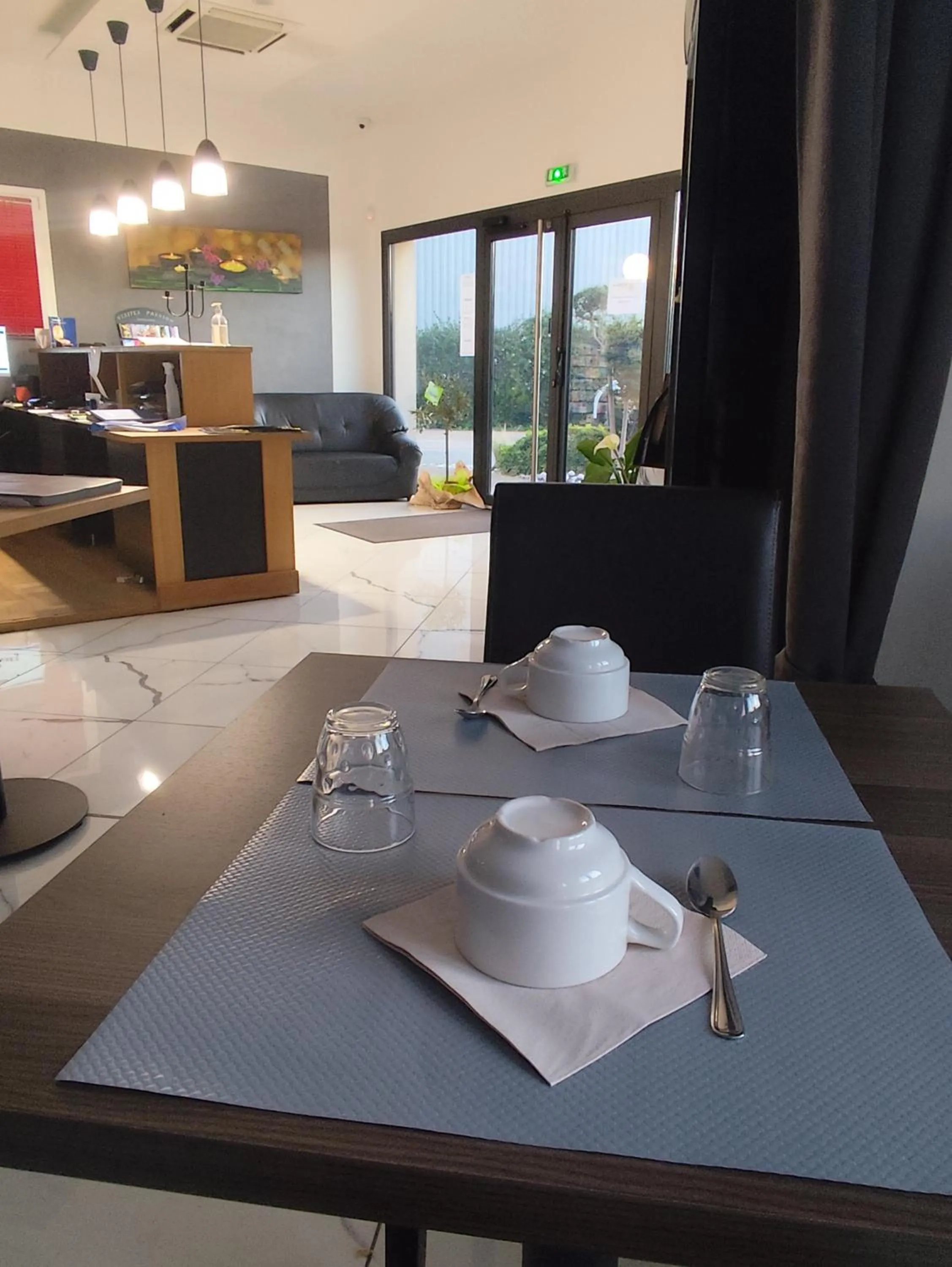 Lobby or reception in Appart'hotel Residella House Room & Kitchen Avignon Le Pontet