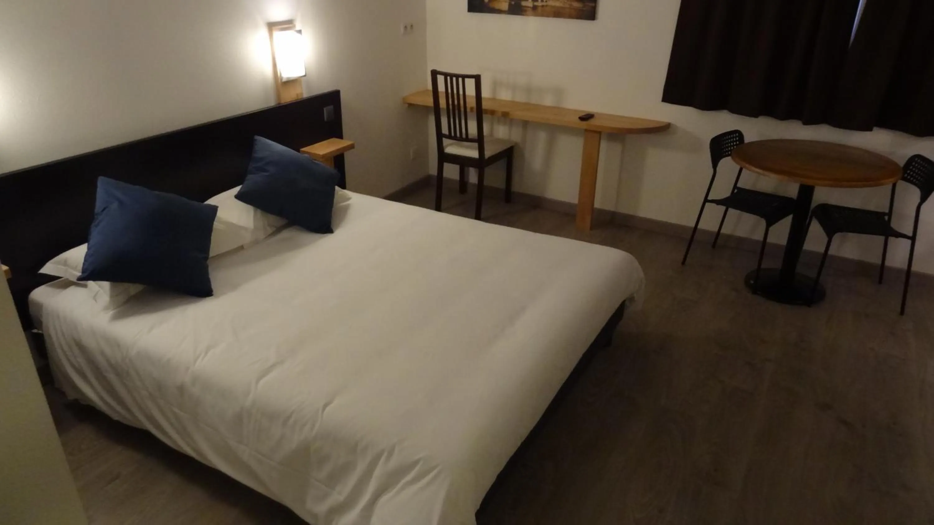 Photo of the whole room, Bed in Appart'hotel Residella House Room & Kitchen Avignon Le Pontet