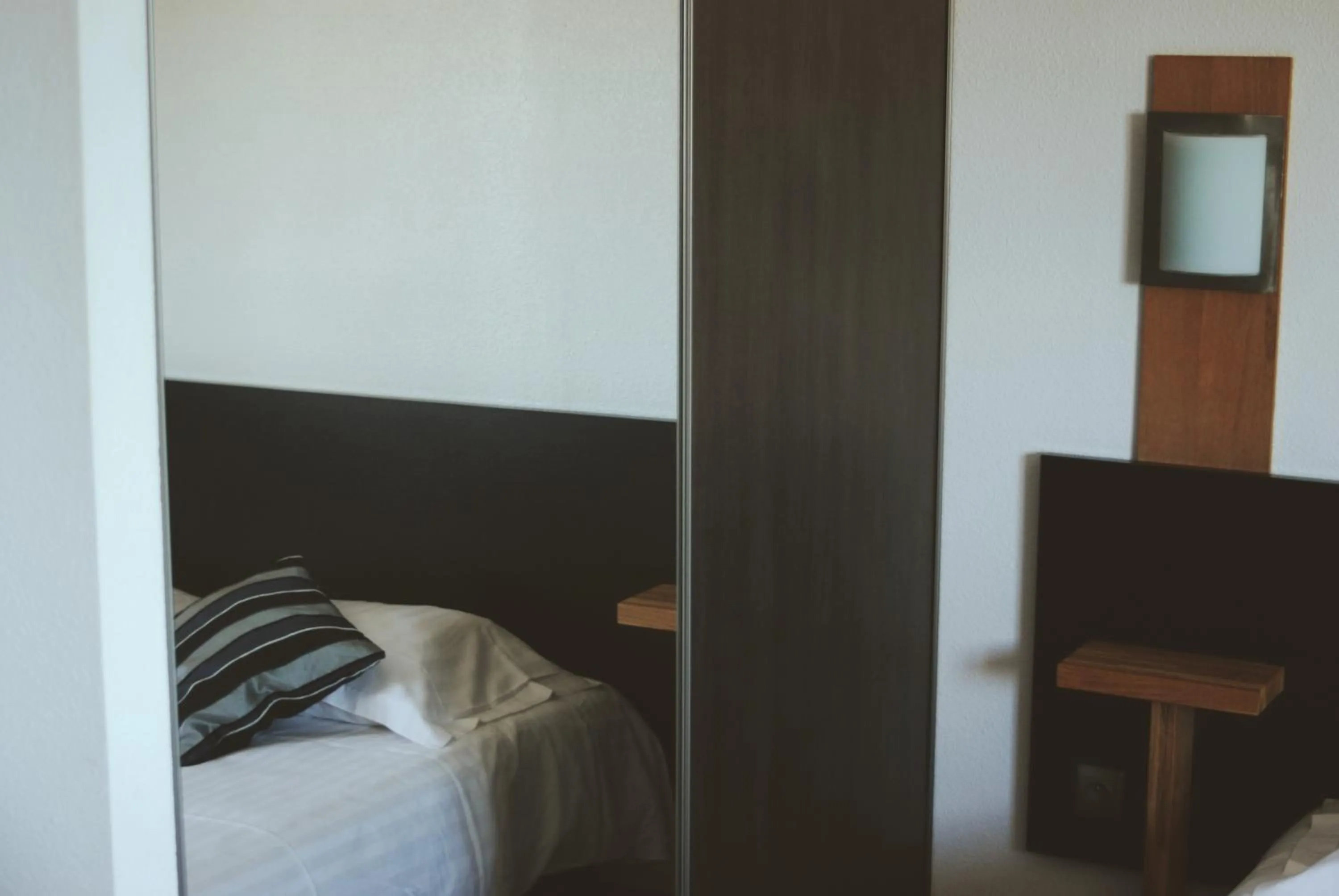 Bed in Appart'hotel Residella House Room & Kitchen Avignon Le Pontet