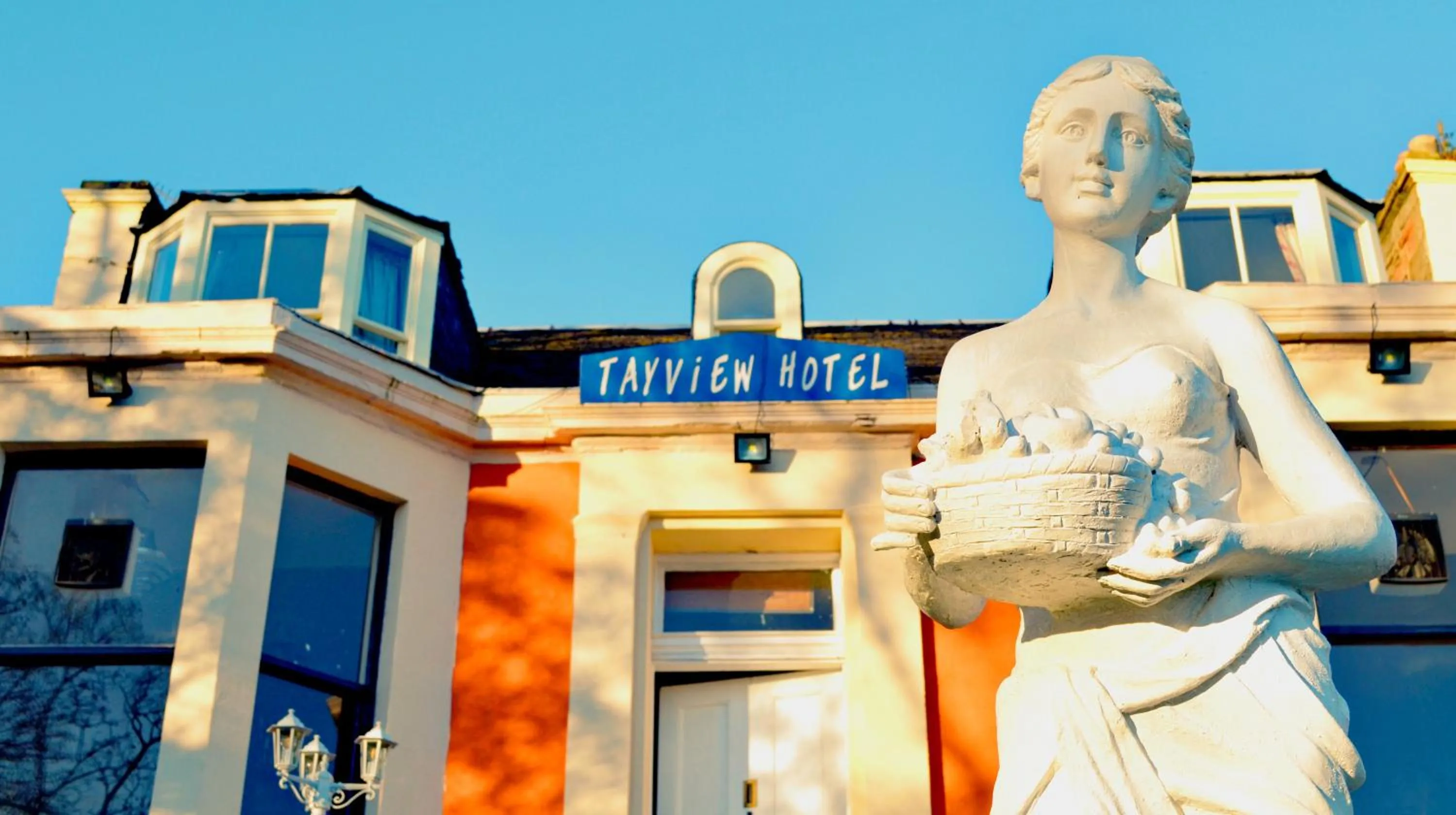 Facade/entrance in Tayview Hotel