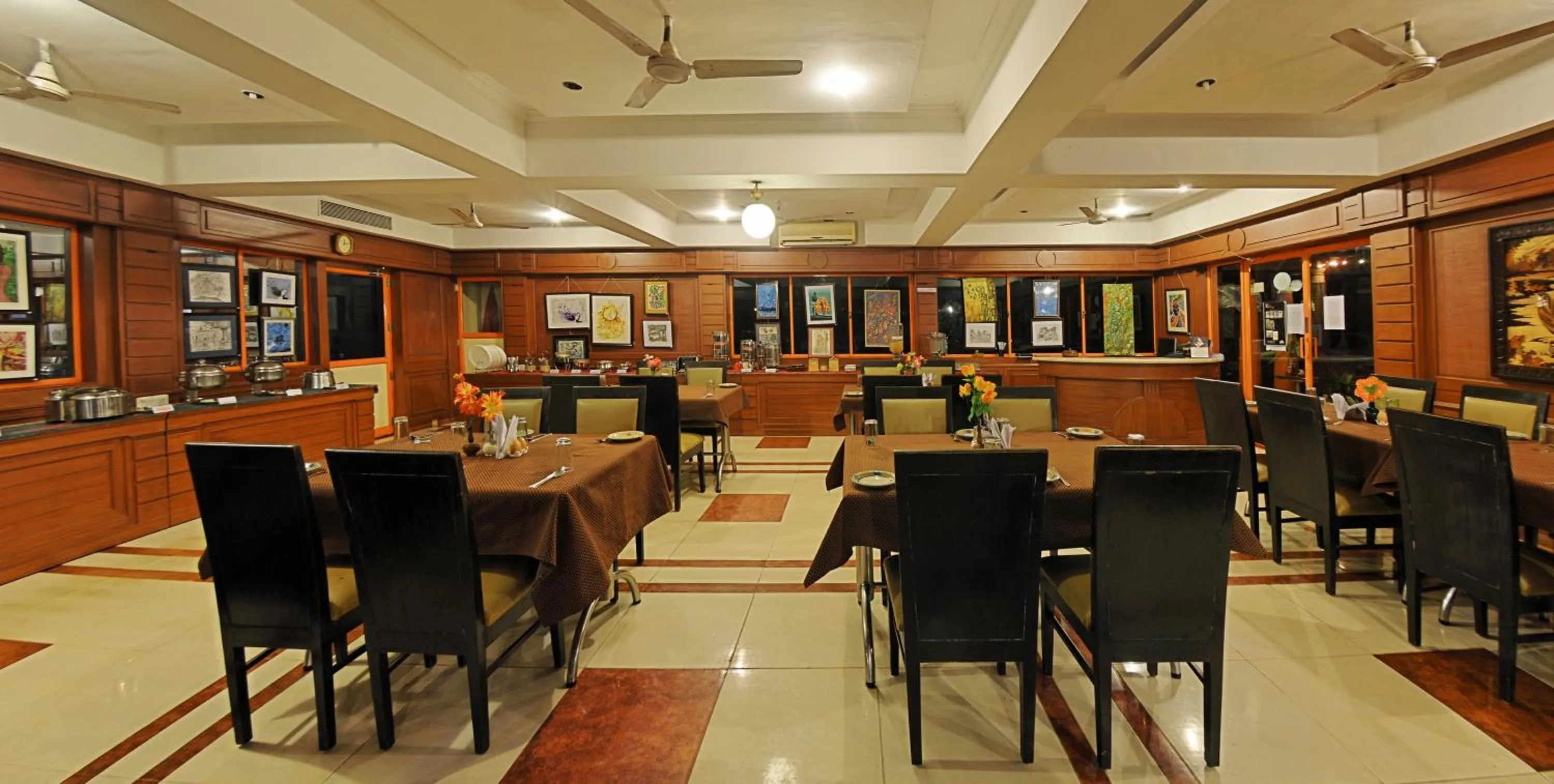 Nightclub / DJ in Hotel Mahabs