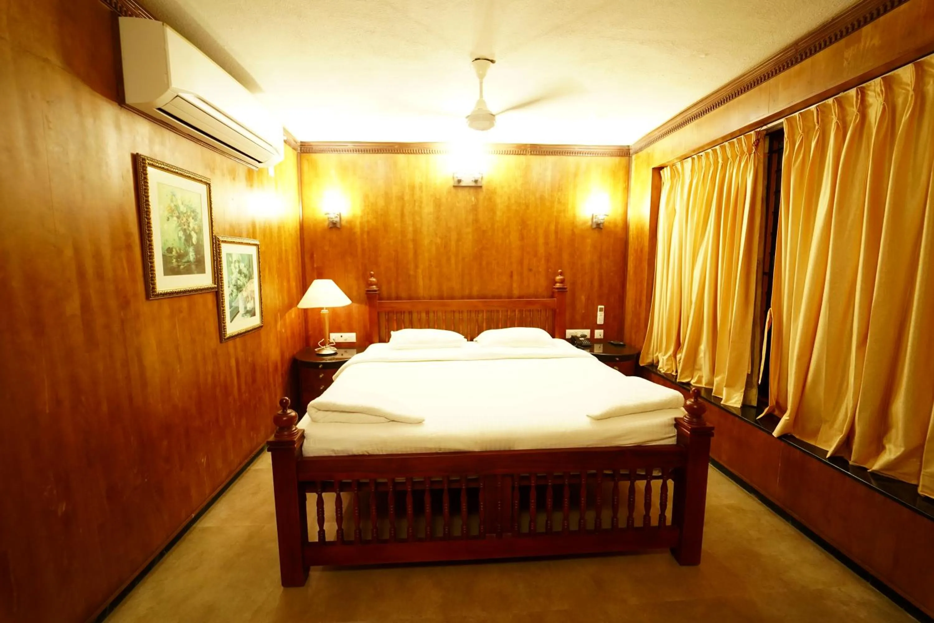 Bed in Hotel Mahabs