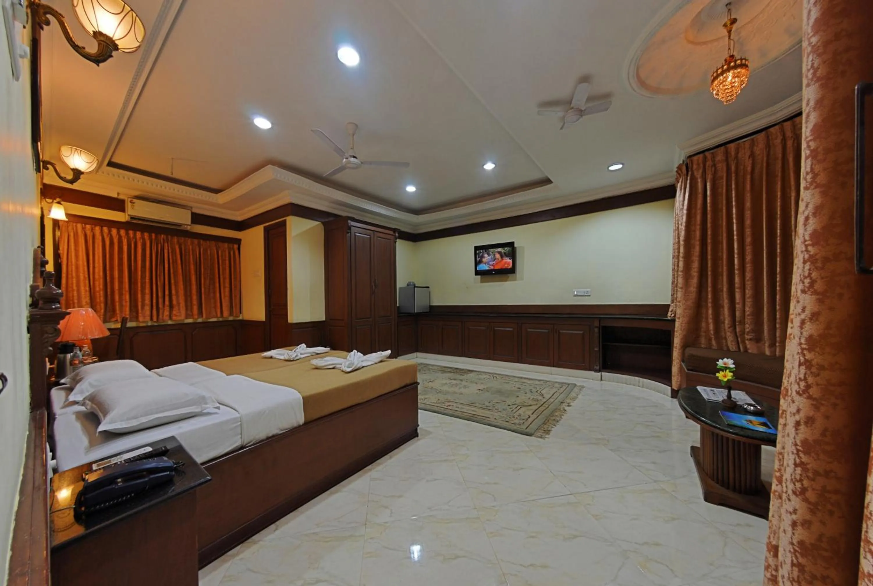 TV and multimedia, Bed in Hotel Mahabs