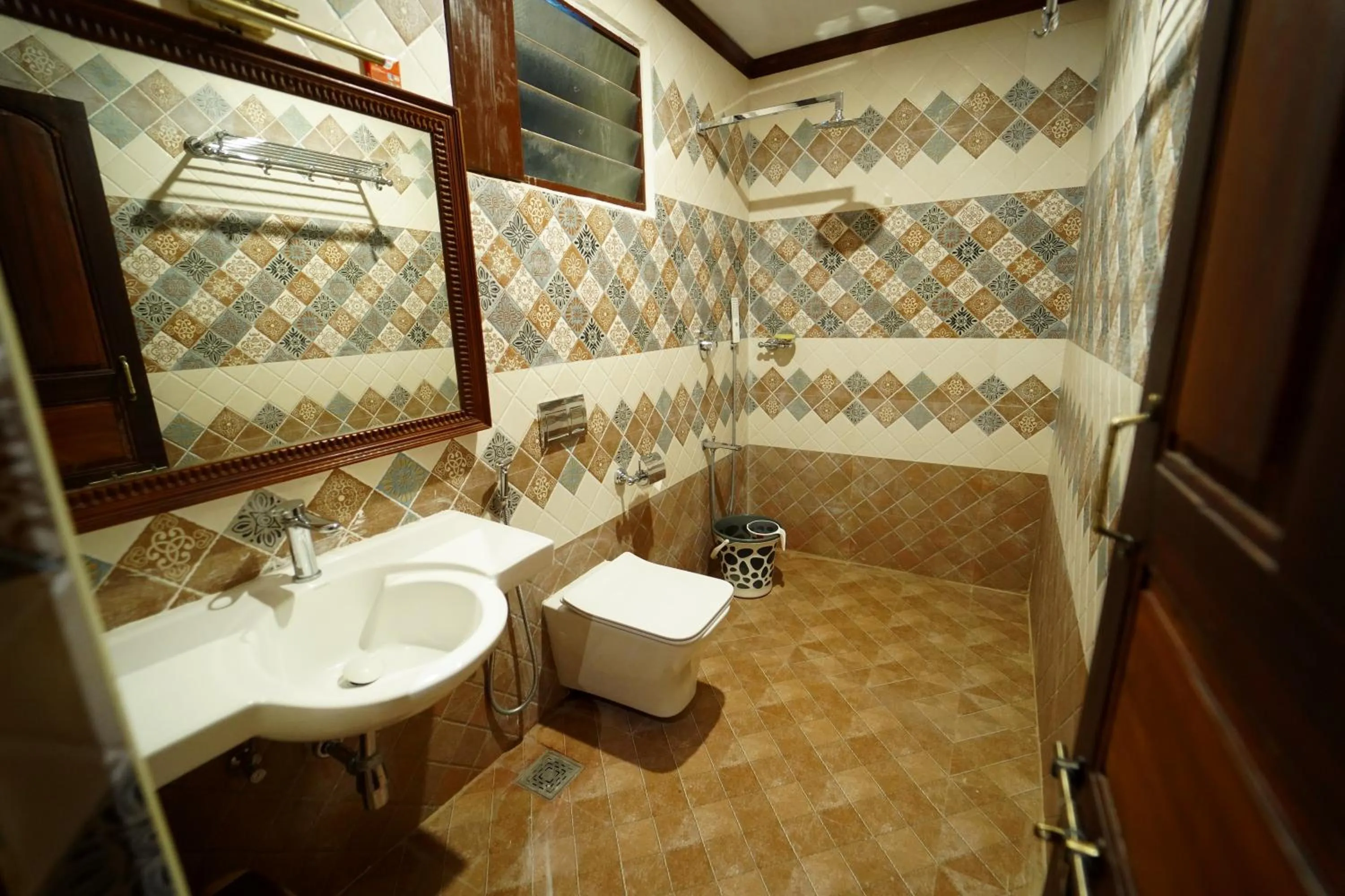 Shower in Hotel Mahabs