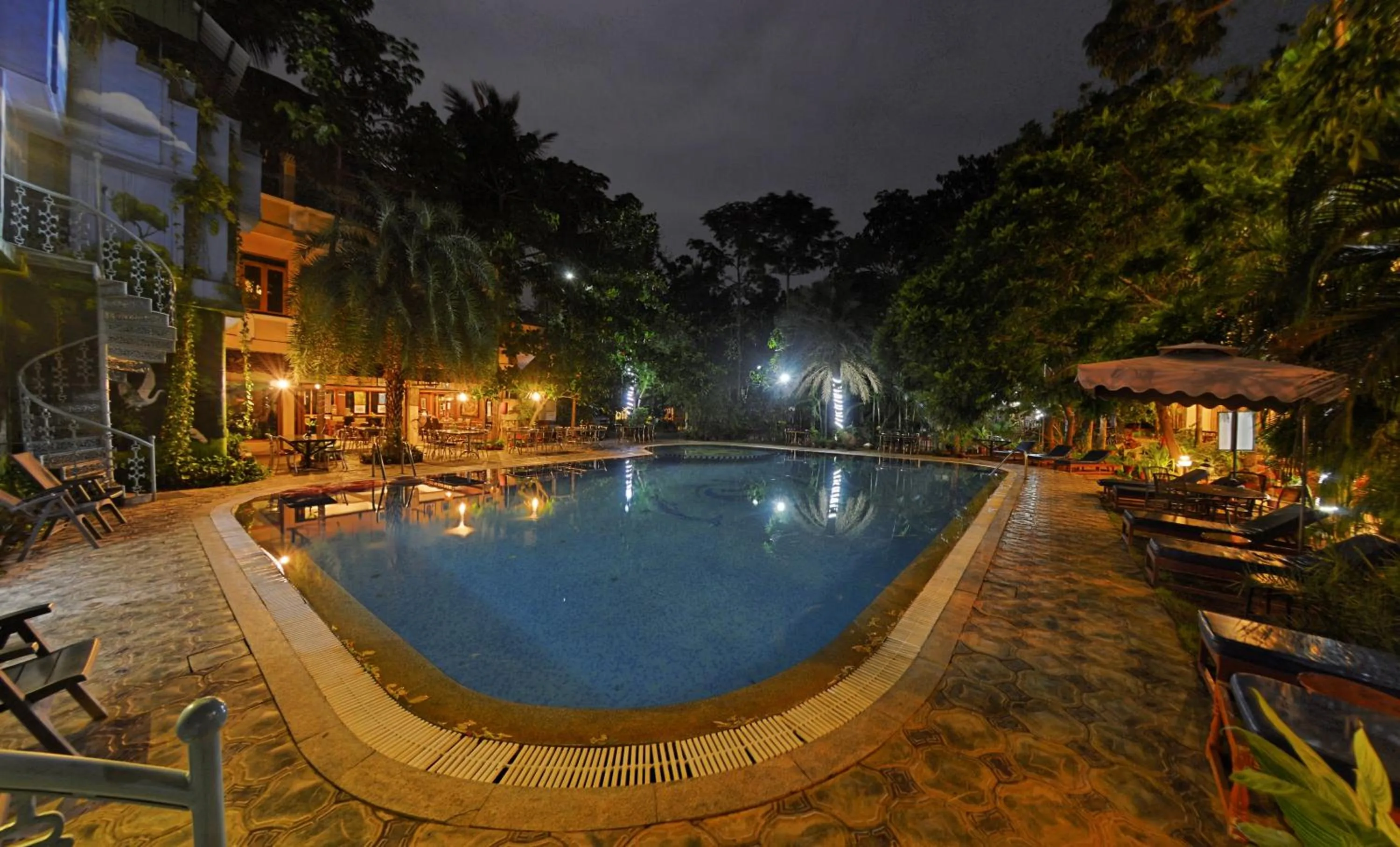 Restaurant/places to eat in Hotel Mahabs