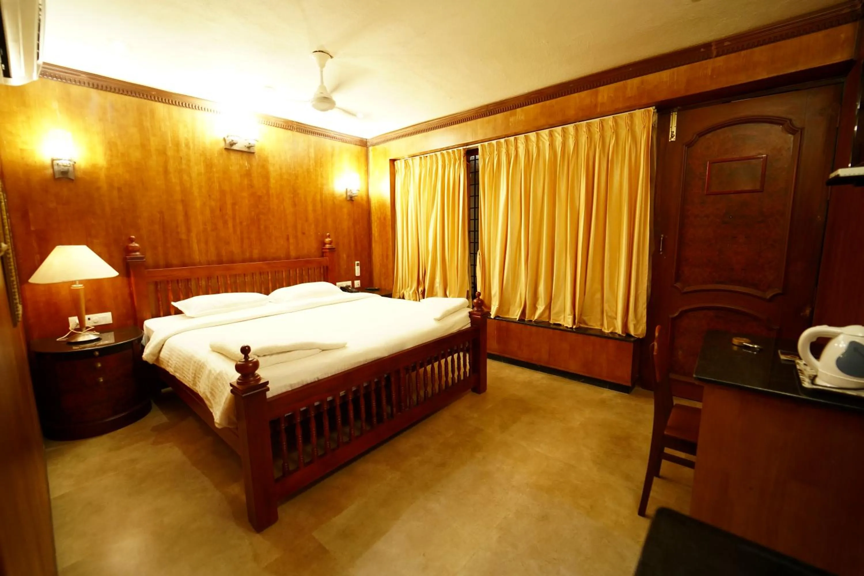 Bed in Hotel Mahabs