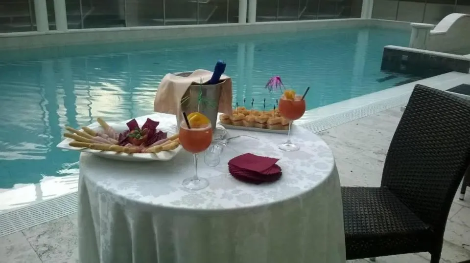 Food and drinks in Hotel Lady Mary