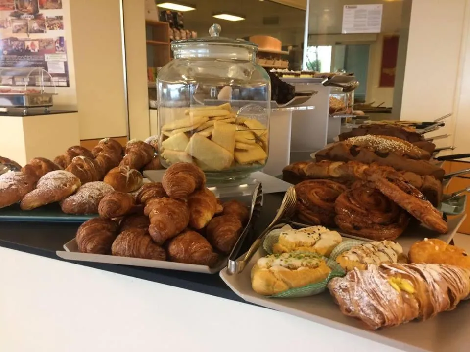 Restaurant/places to eat in Hotel Lady Mary