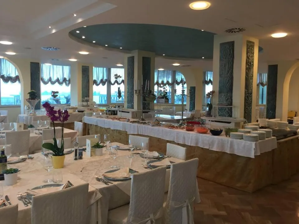 Restaurant/places to eat in Hotel Lady Mary