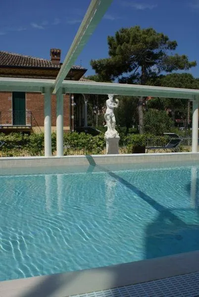 Staff in Hotel Lady Mary