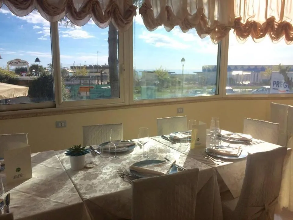 Restaurant/places to eat in Hotel Lady Mary