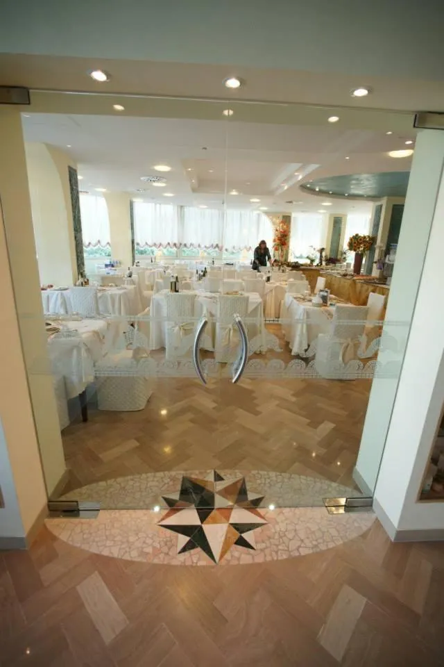 Restaurant/places to eat in Hotel Lady Mary