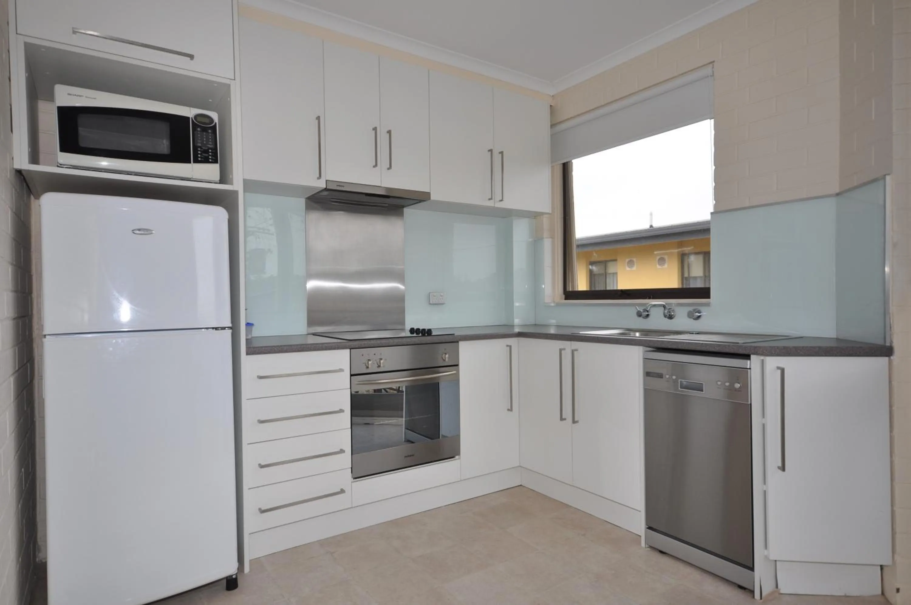 Kitchen or kitchenette in The Sands Holiday Apartments