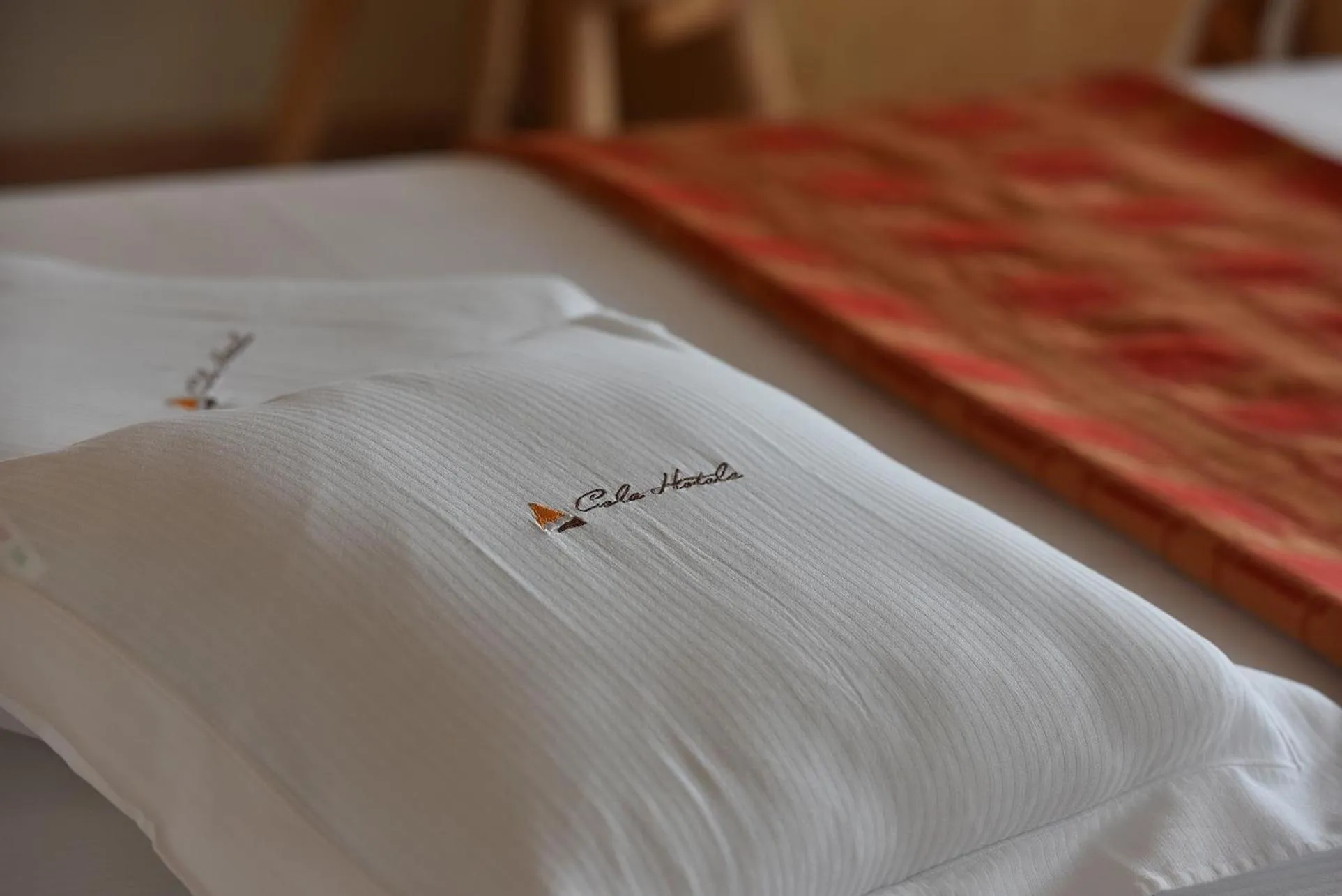 Logo/Certificate/Sign, Bed in Hotel Cristallo