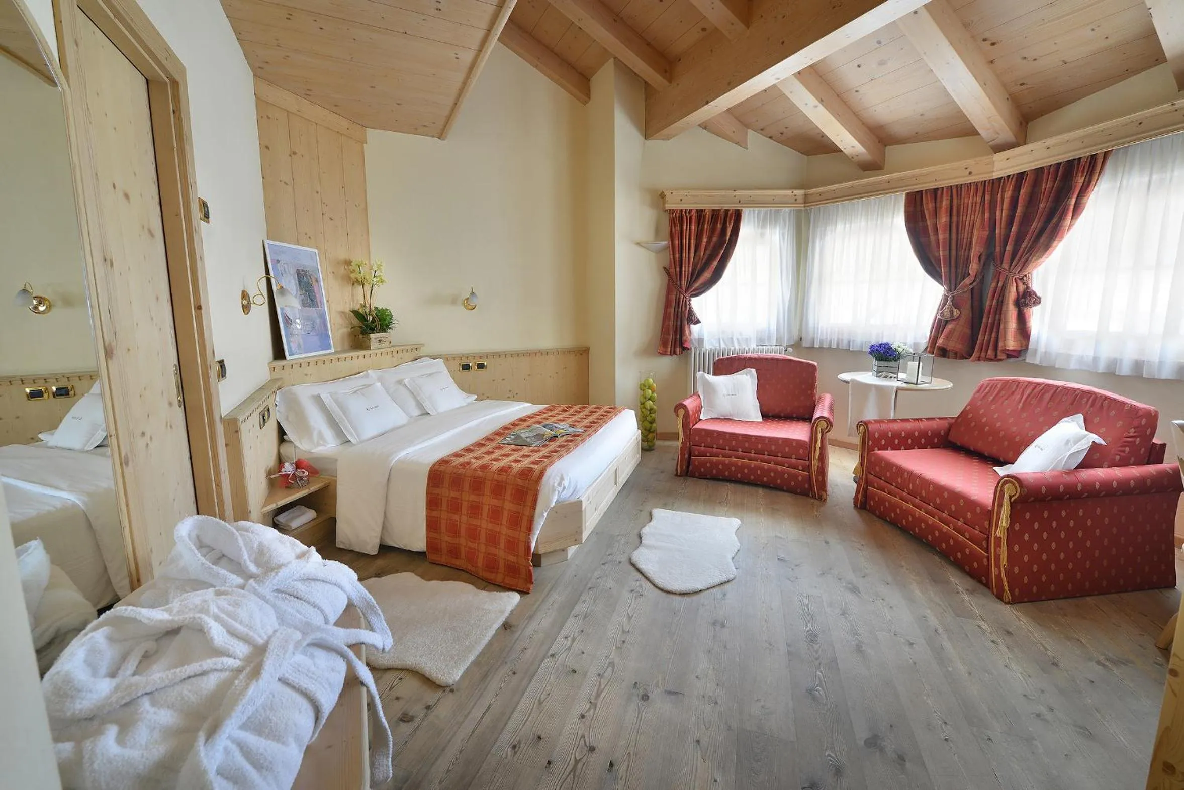 View (from property/room), Bed in Hotel Cristallo