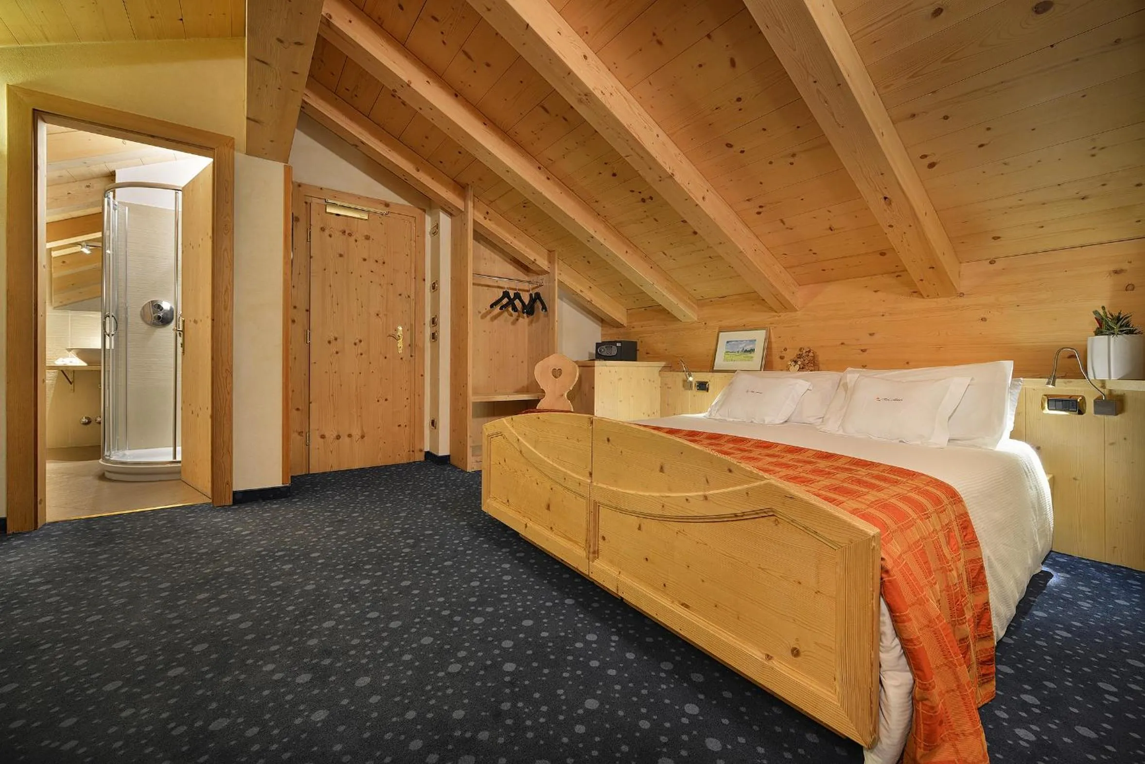 Bedroom, Bed in Hotel Cristallo