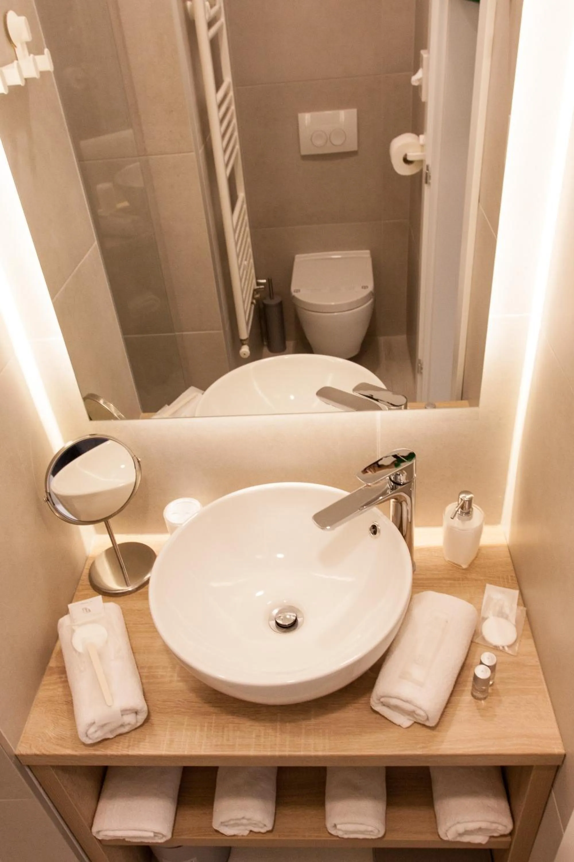 Shower in Tesla Boutique Apartments & Rooms
