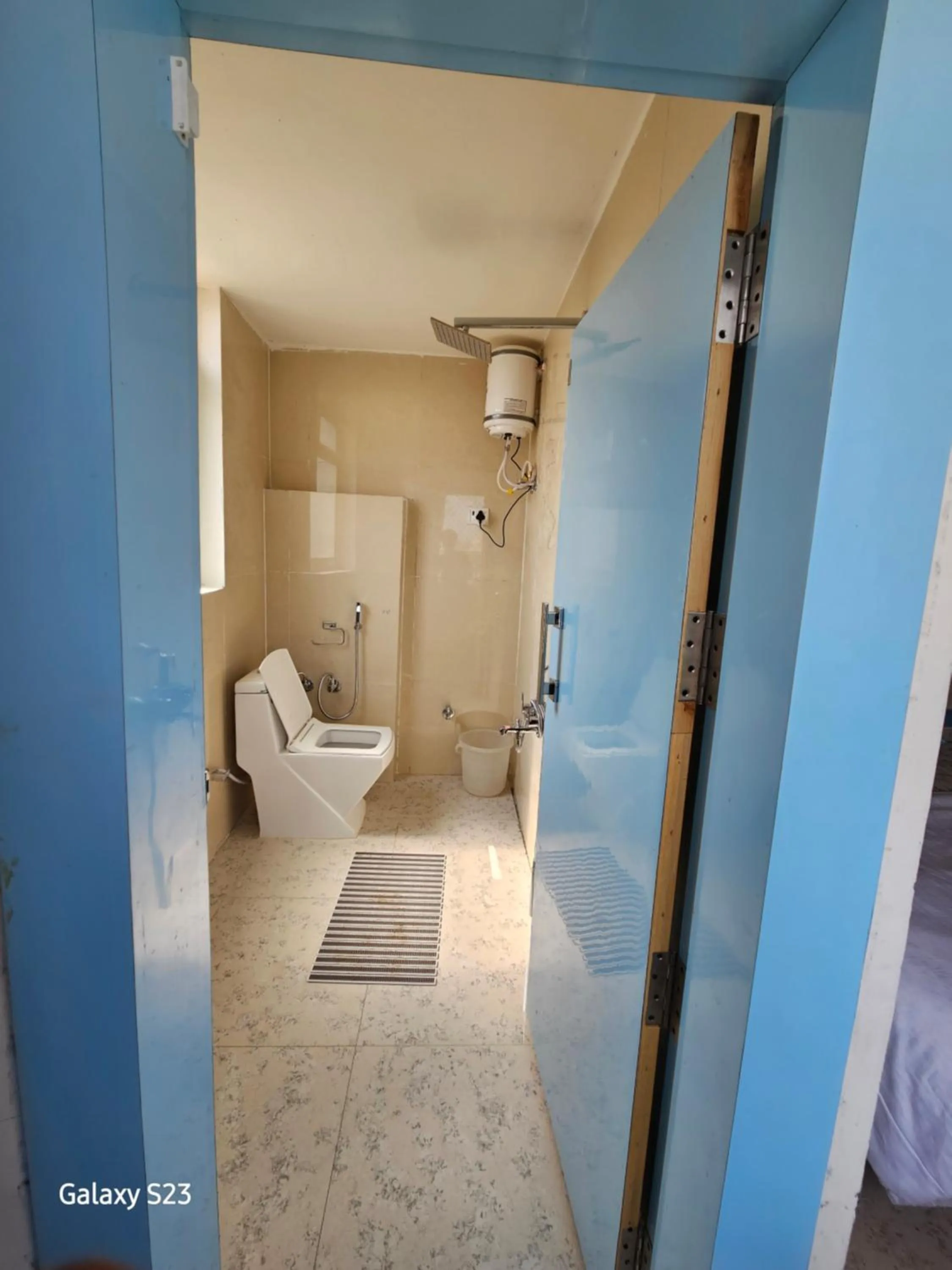 Shower in Hotel Sunset