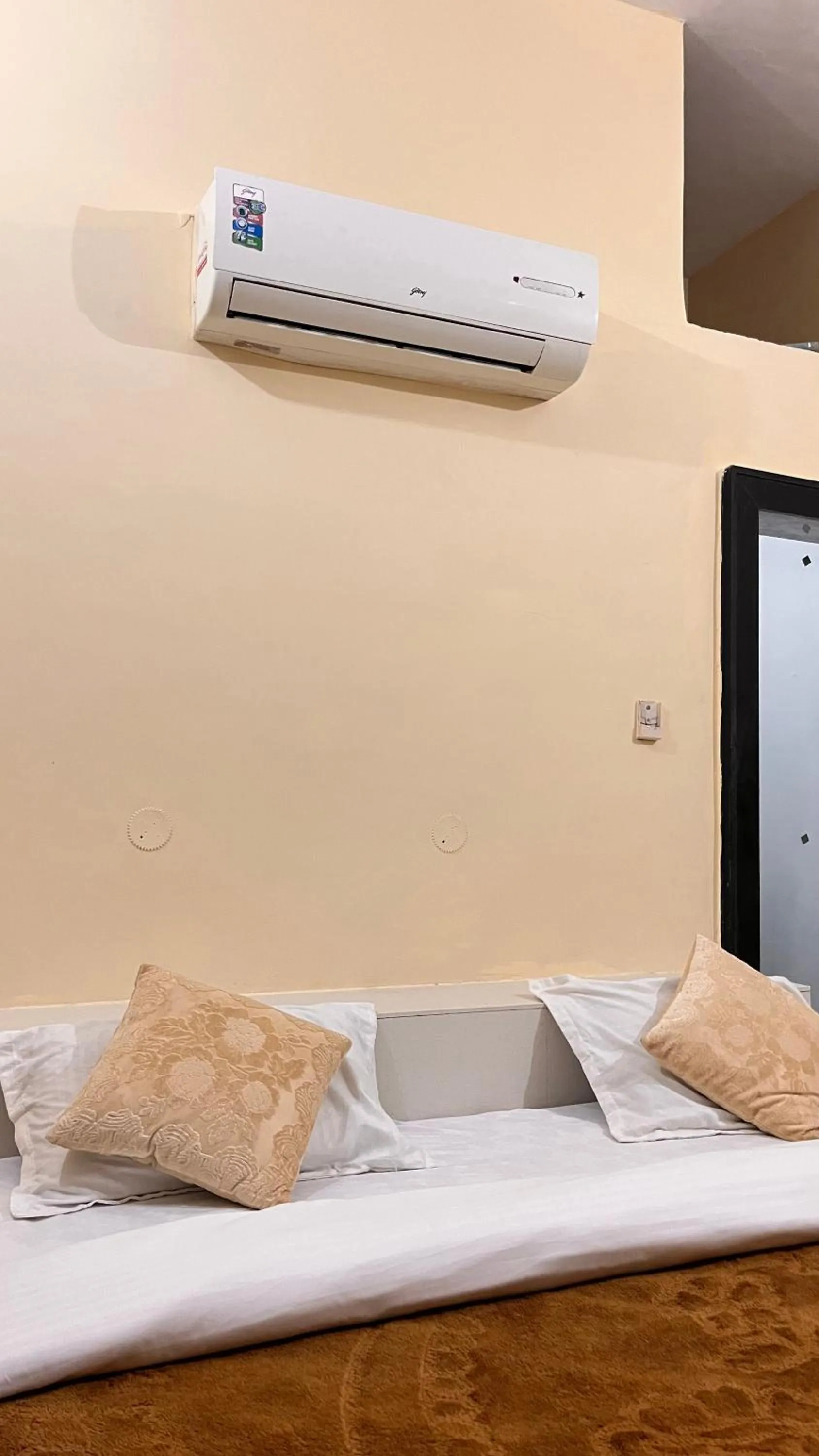 Photo of the whole room, Bed in Hotel Sunset