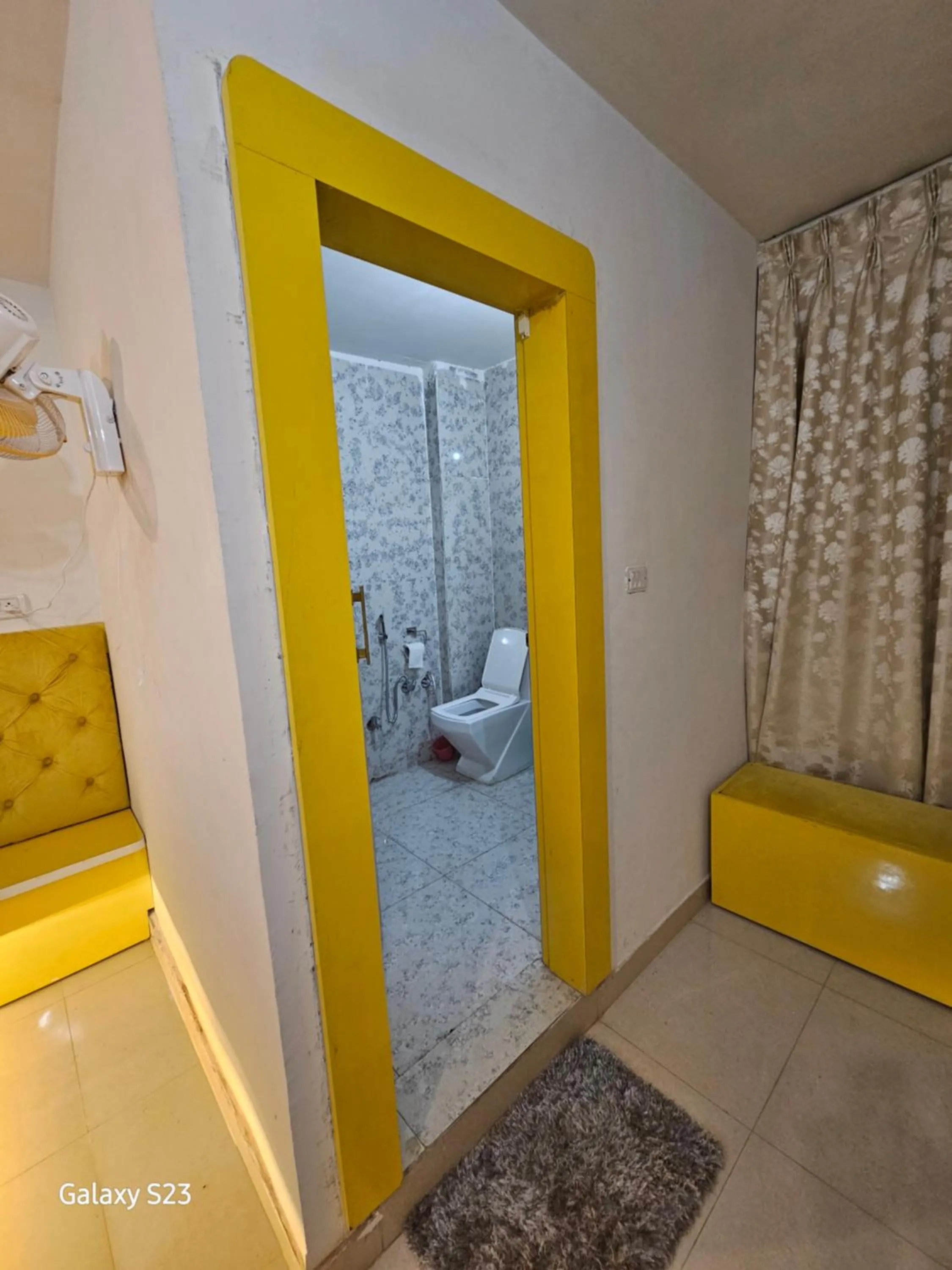 Shower in Hotel Sunset