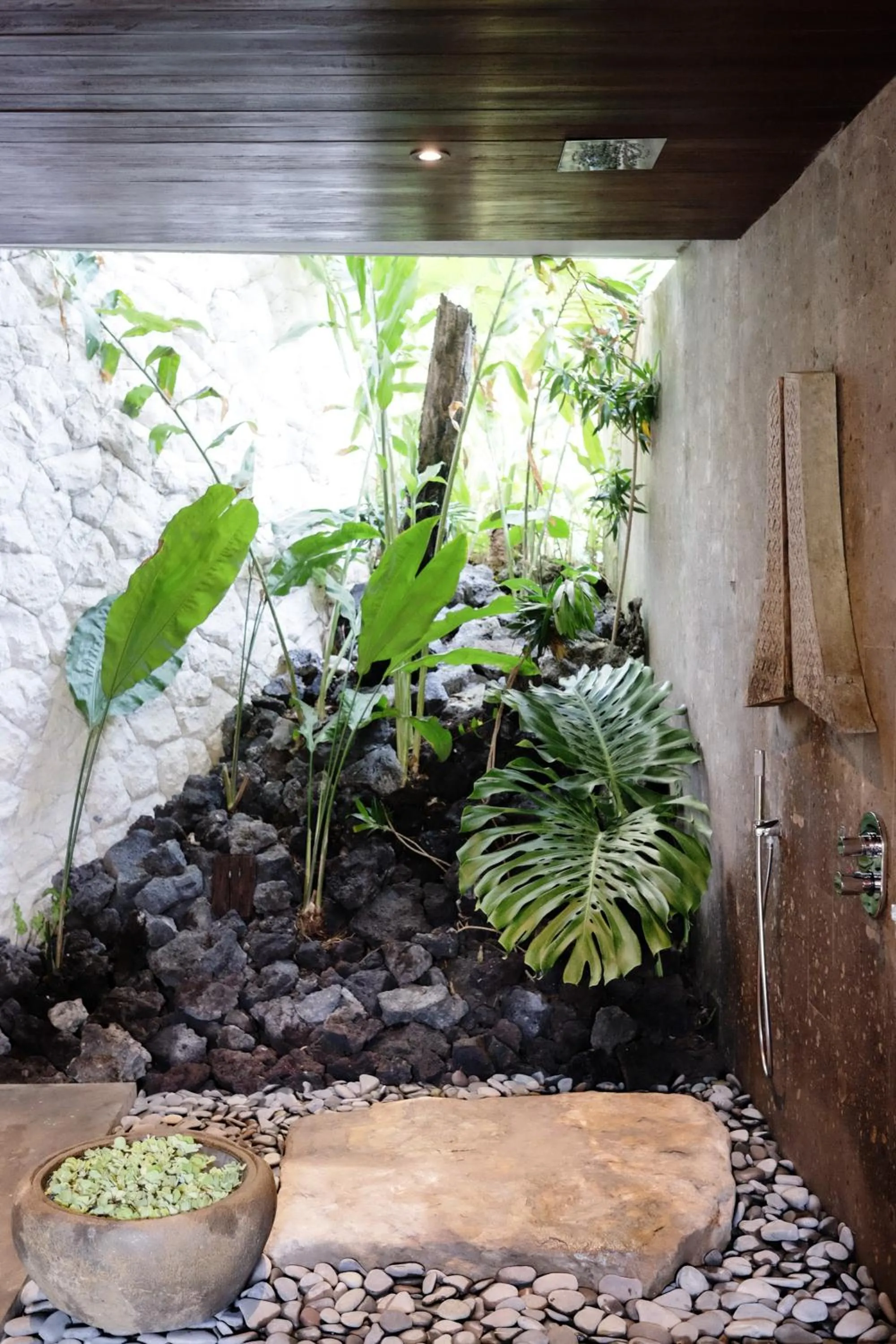 Shower in Planta Boutique Resort