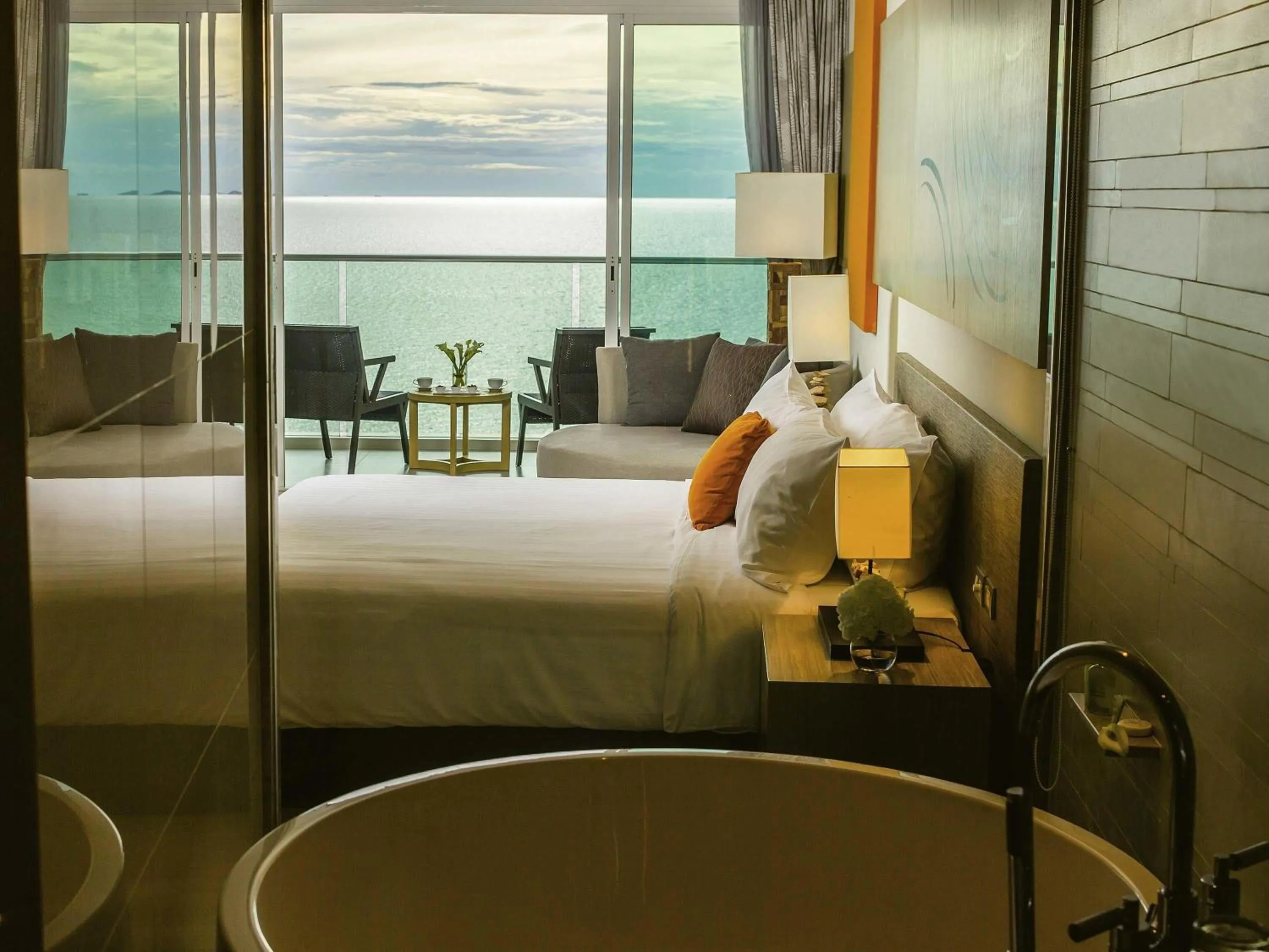 Bedroom, Bed in Mövenpick Siam Hotel Na Jomtien Pattaya