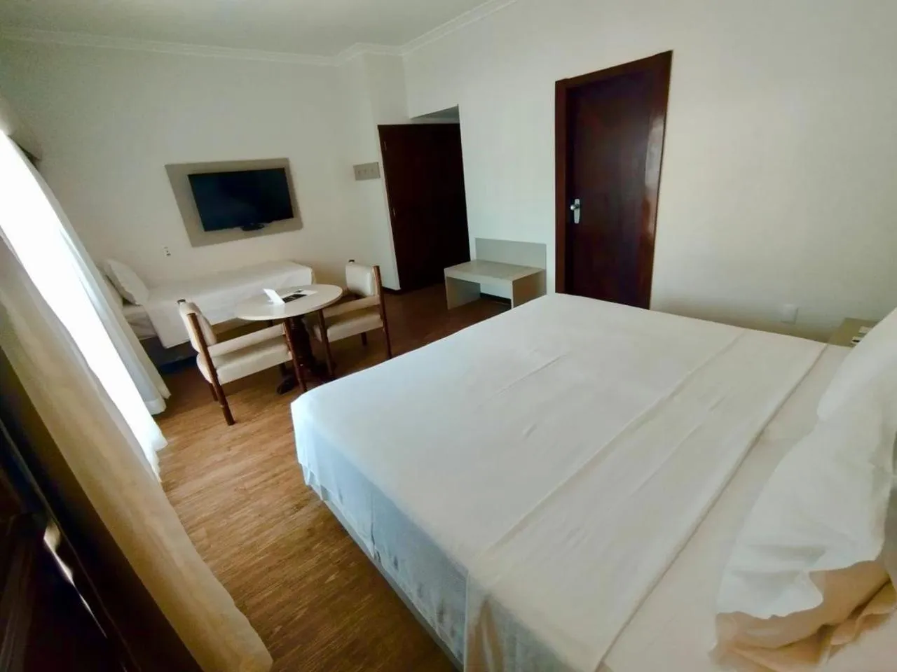 Bedroom, Bed in Plaza Blumenau Hotel