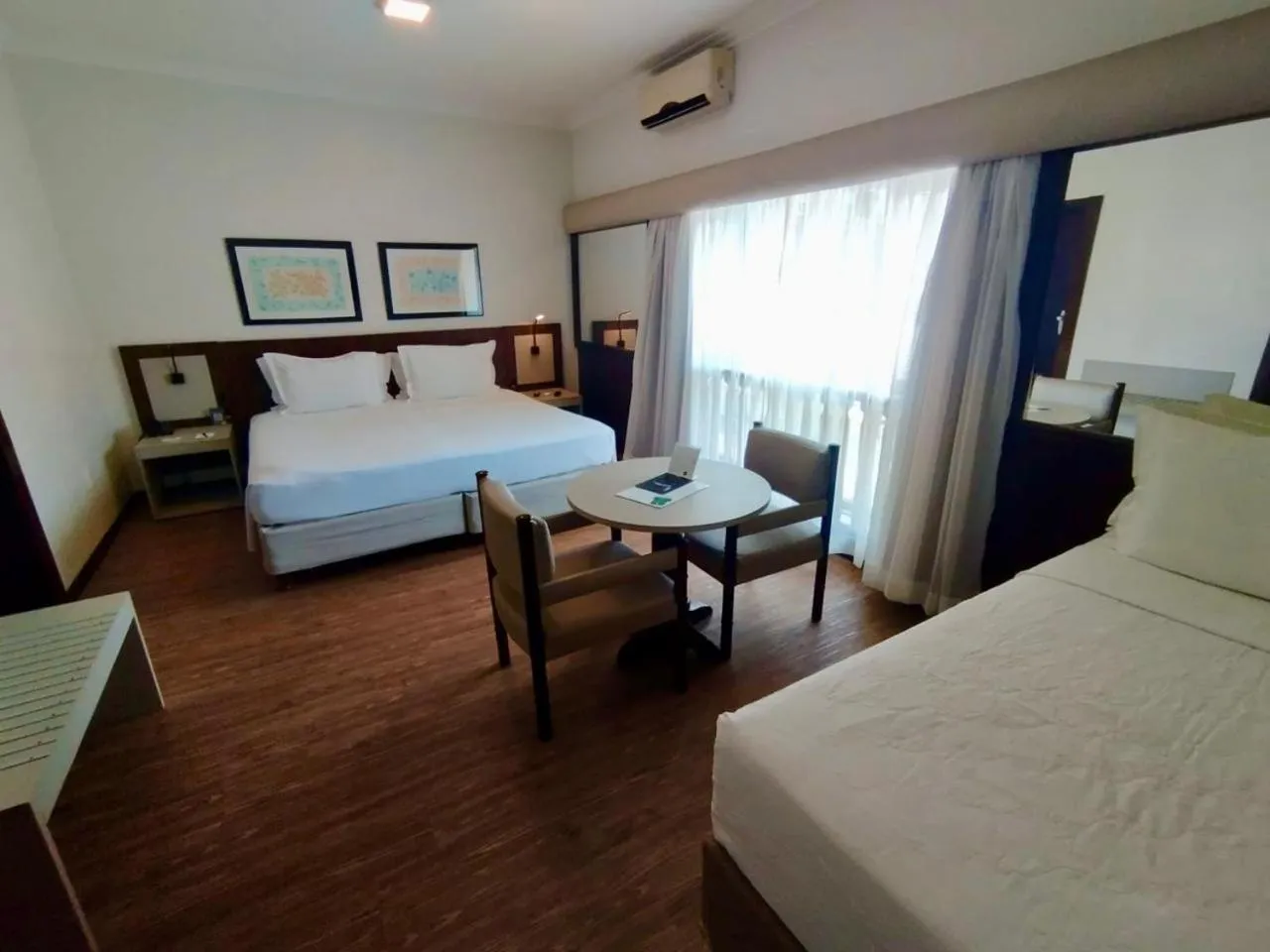 Bedroom, Bed in Plaza Blumenau Hotel