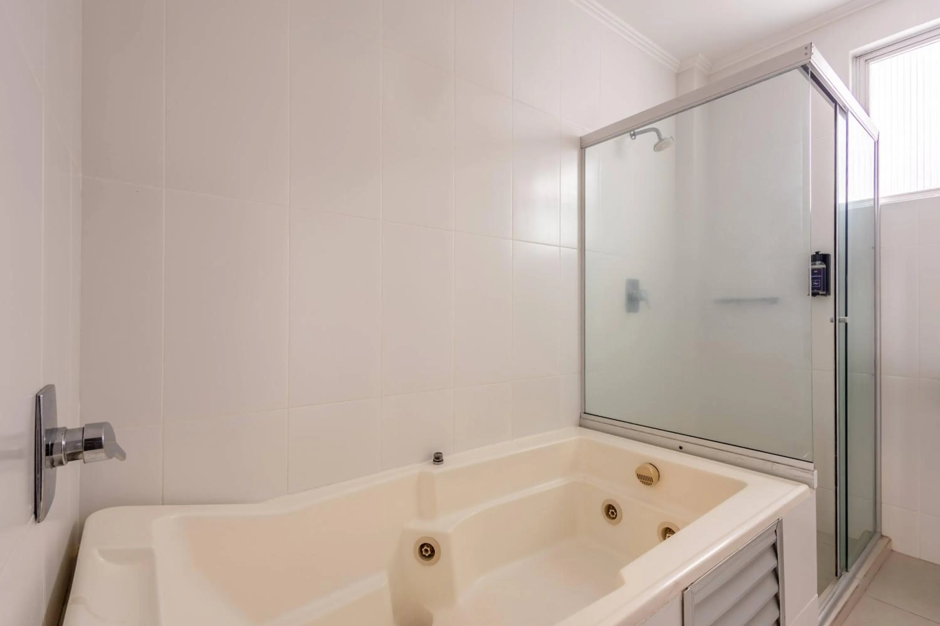 Hot Tub in Plaza Blumenau Hotel