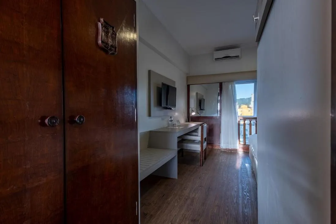 Photo of the whole room, Bed in Plaza Blumenau Hotel