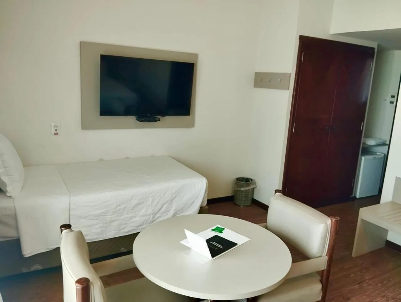 Bedroom, Bed in Plaza Blumenau Hotel