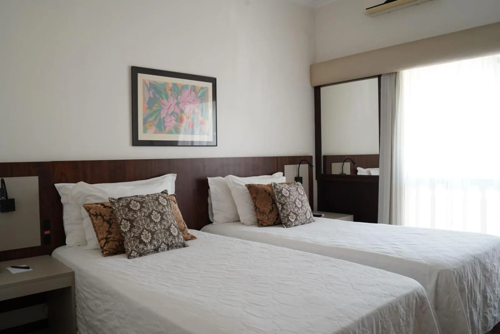 Bed in Plaza Blumenau Hotel