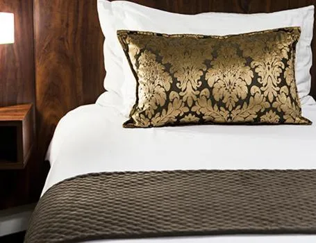 Bedroom, Bed in Plaza Blumenau Hotel