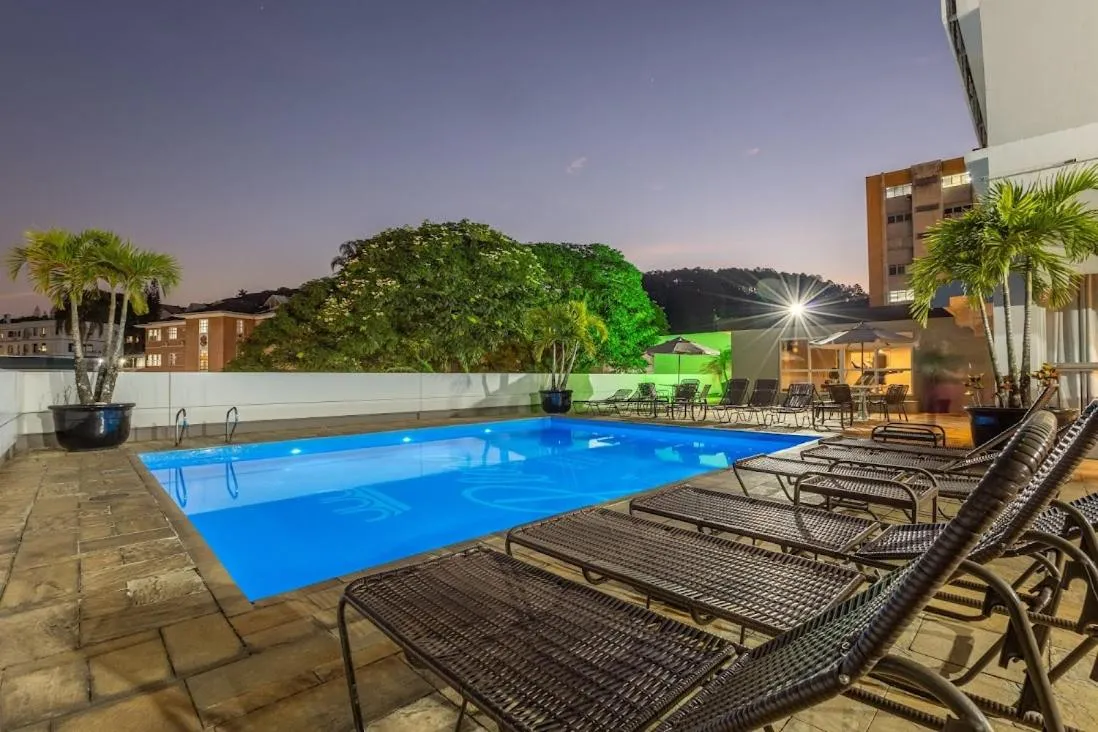 Pool view in Plaza Blumenau Hotel