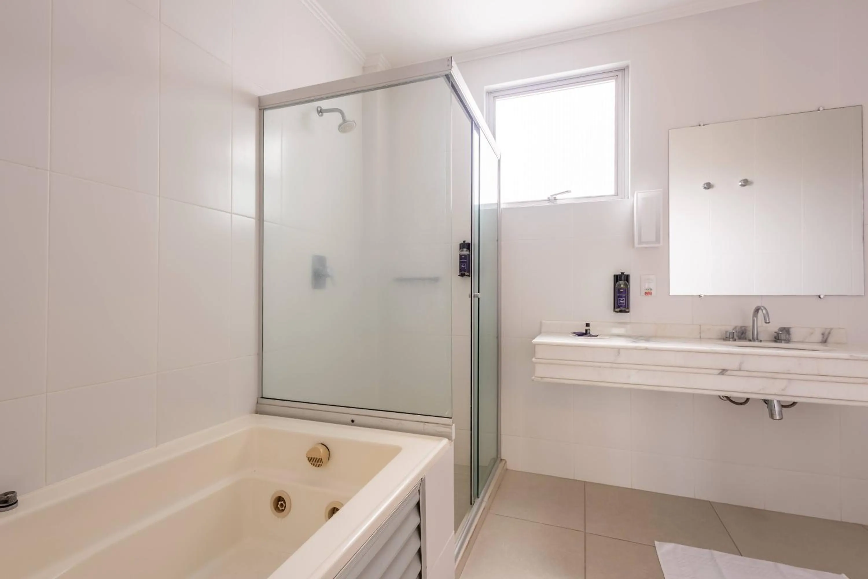 Hot Tub in Plaza Blumenau Hotel