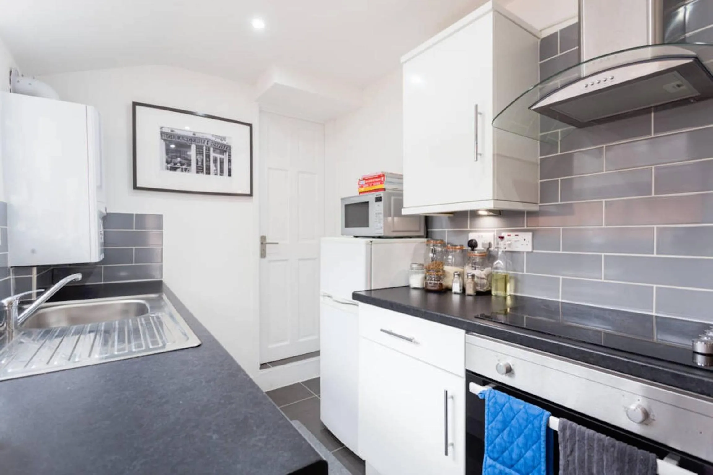 Coffee/tea facilities in Ashton House - Stylish 2 Bedroom House, Close to Luton Town Center & Airport