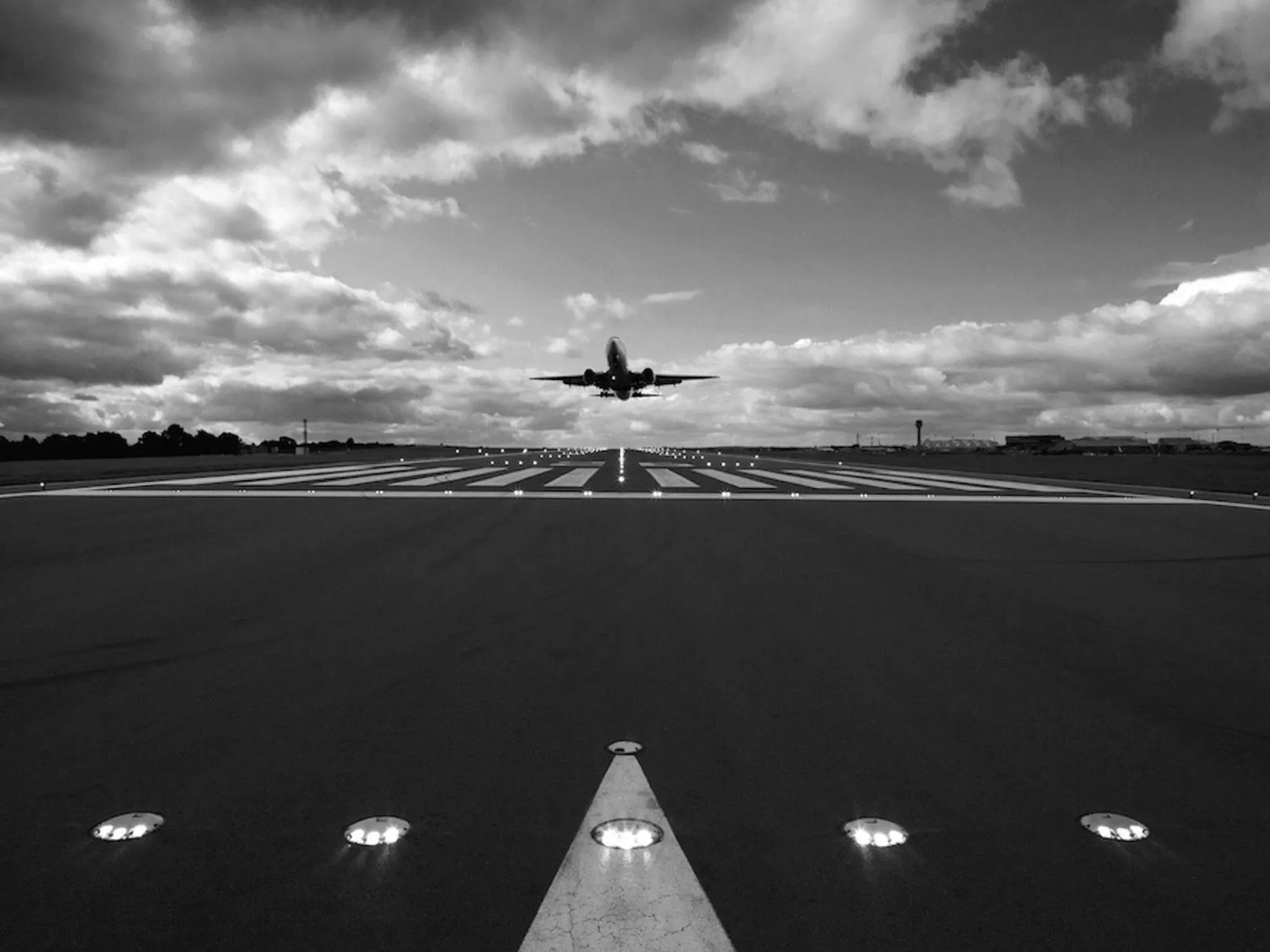 Off site in Ashton House - Stylish 2 Bedroom House, Close to Luton Town Center & Airport