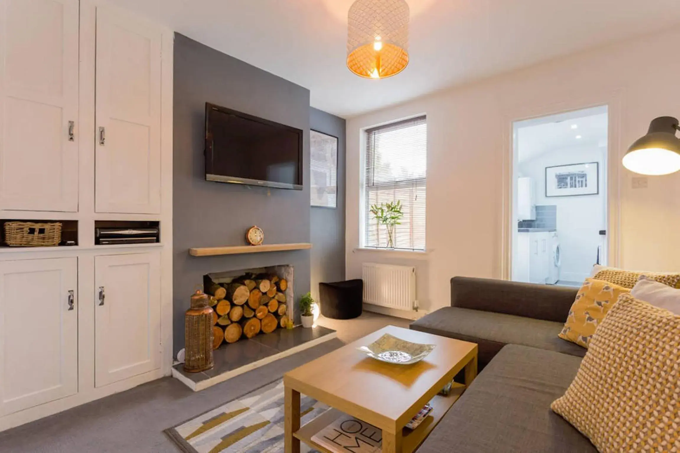 Ashton House - Stylish 2 Bedroom House, Close to Luton Town Center & Airport Ashton House - Stylish 2 Bedroom House, Close to Luton Town Center & Airport