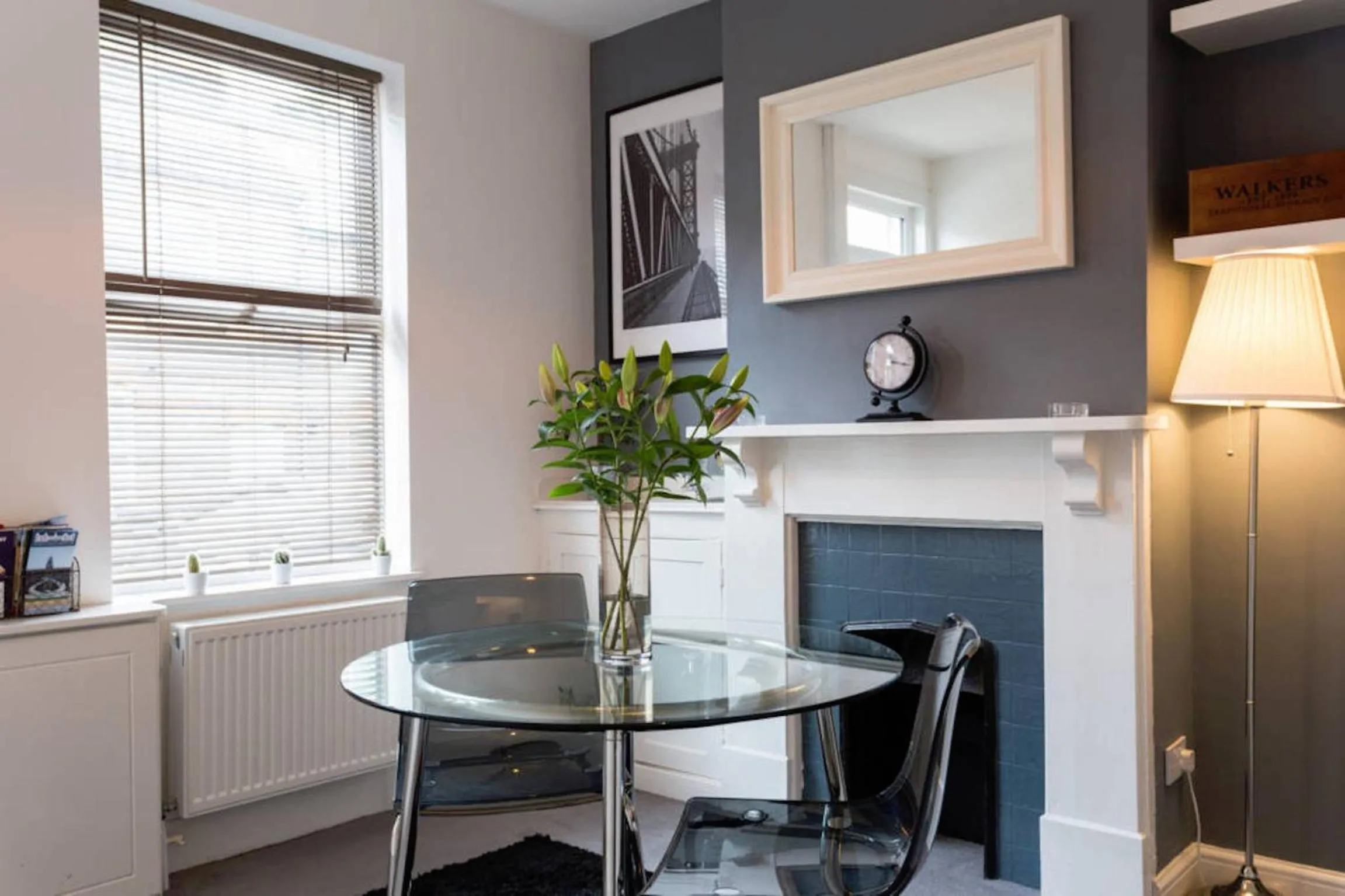 Seating area in Ashton House - Stylish 2 Bedroom House, Close to Luton Town Center & Airport