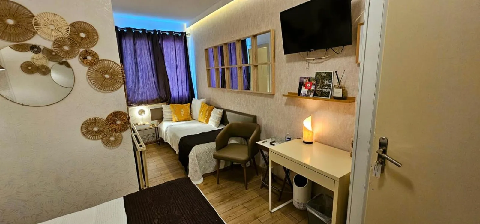 Bed in Mei Hôtel-Restaurant