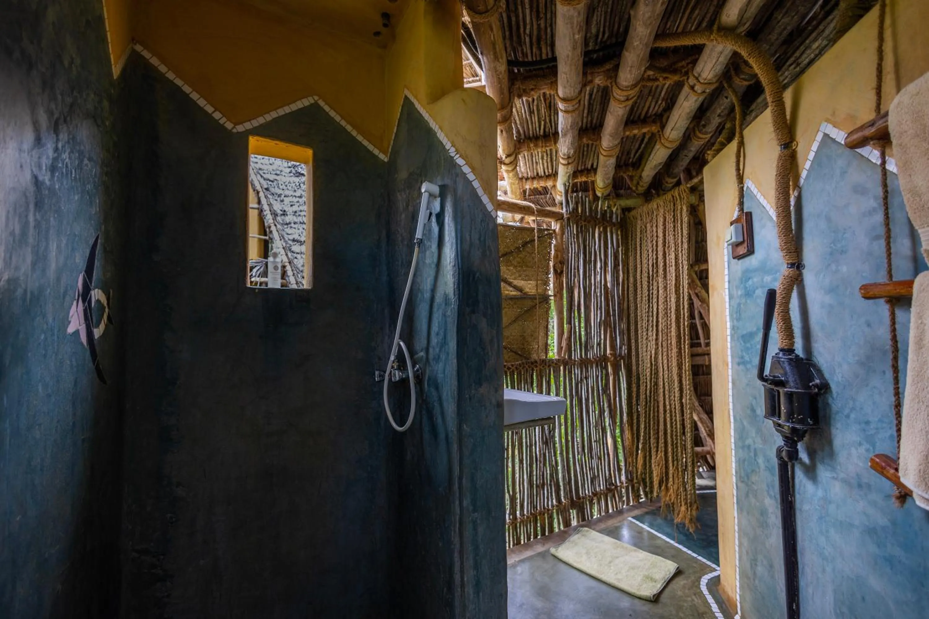 Bathroom in Chumbe Island Coral Park