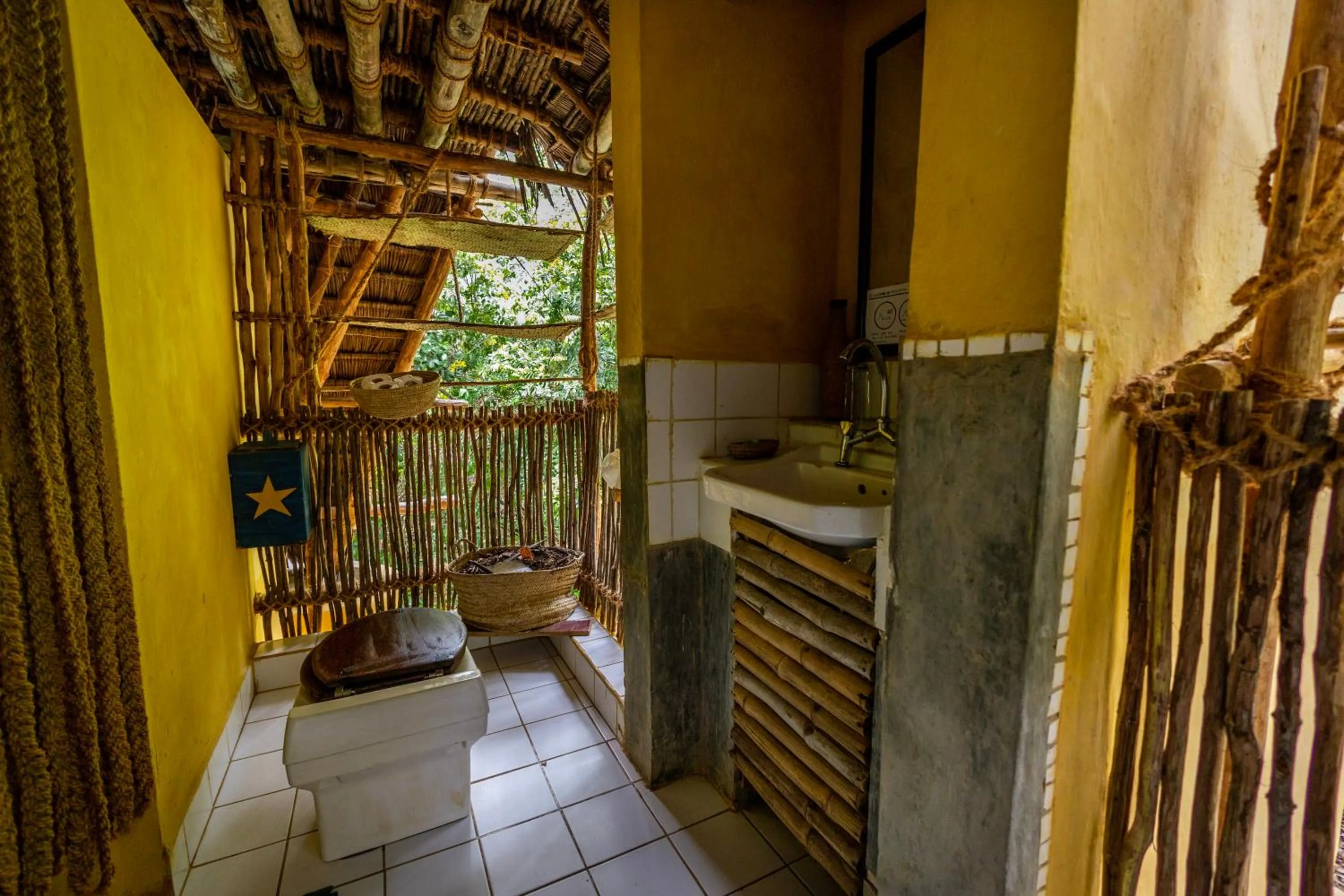 Bathroom in Chumbe Island Coral Park