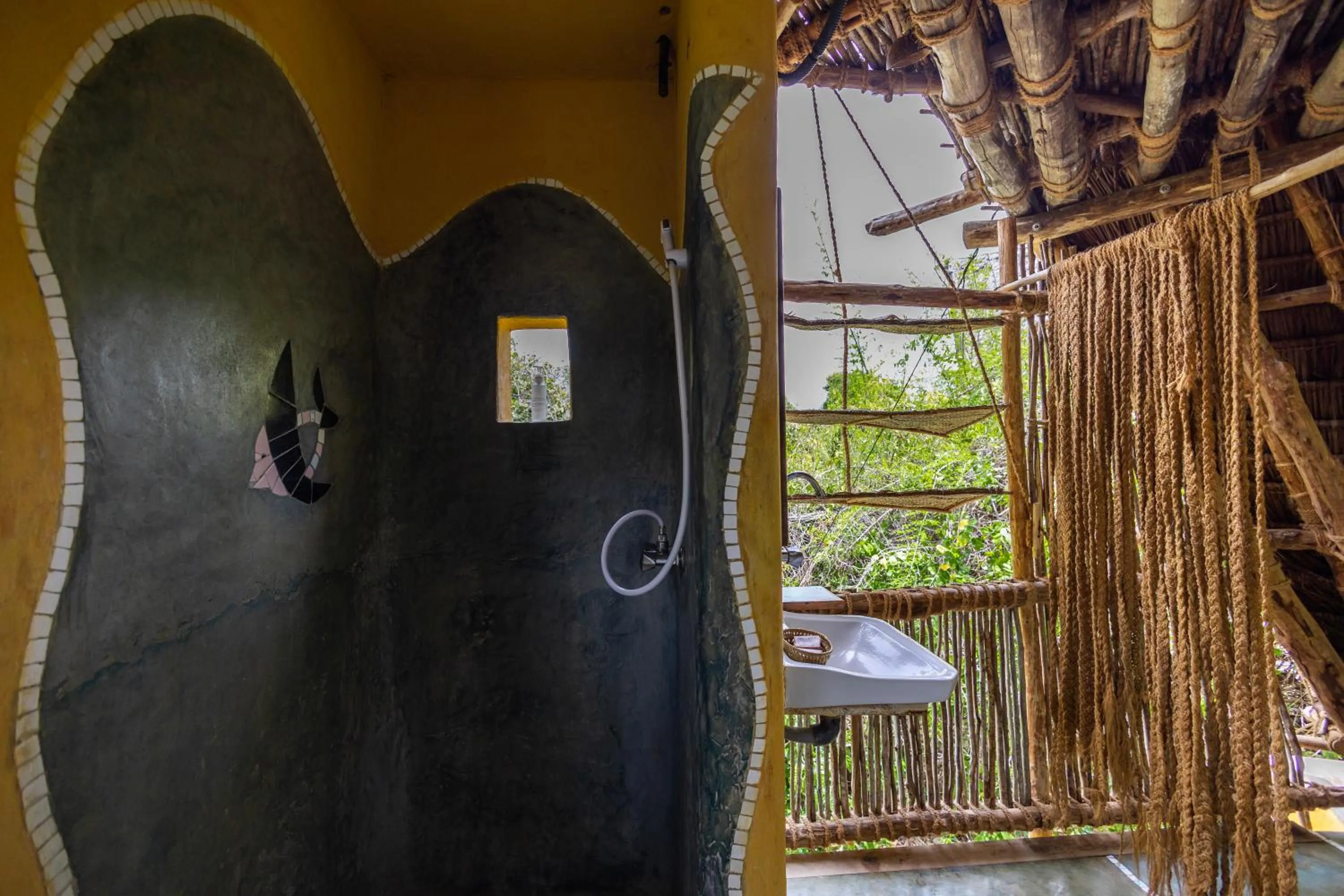 Shower, Bed in Chumbe Island Coral Park