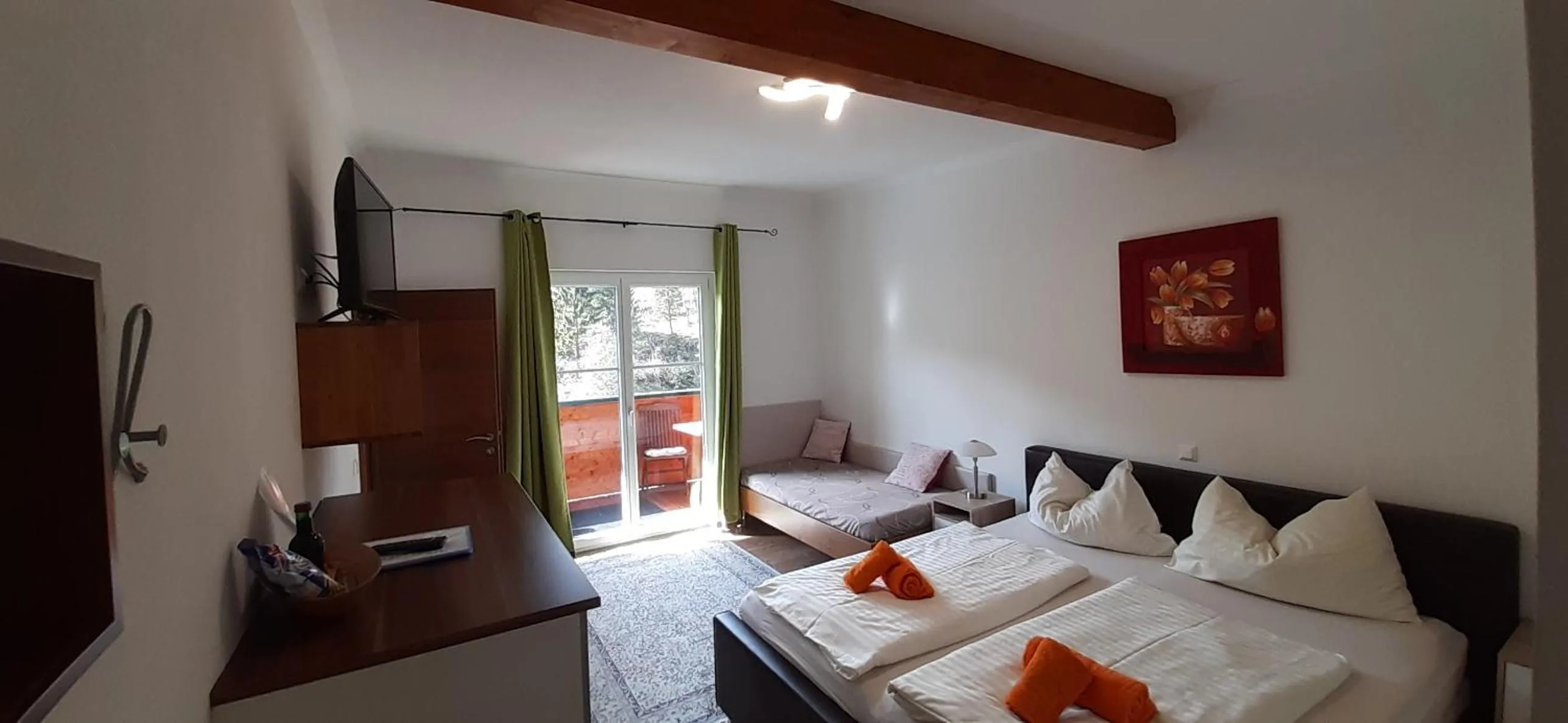 Bed in Gasthof Klug zum Ehrensepp