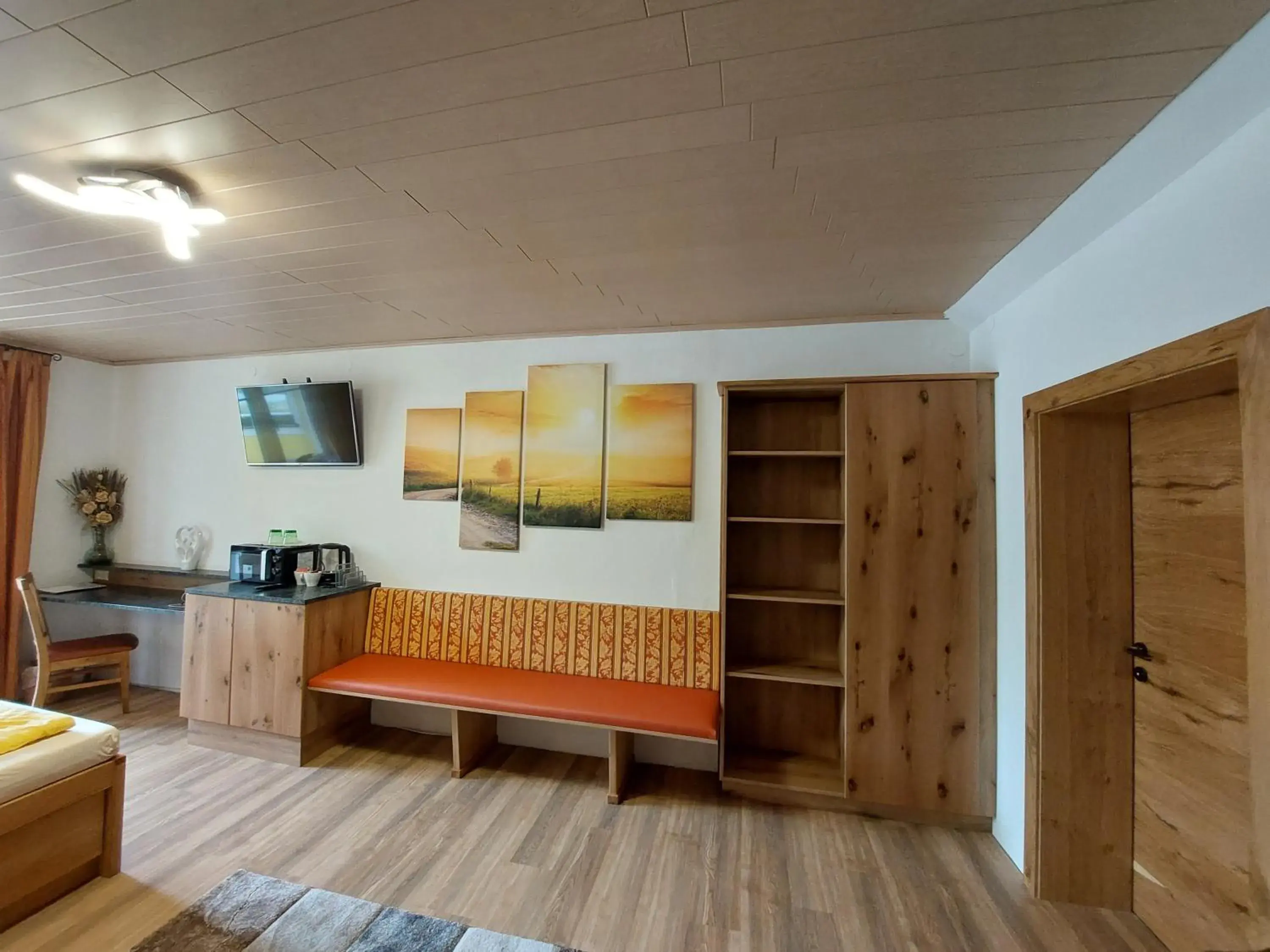 Superior Family Room - single occupancy in Gasthof Klug zum Ehrensepp Superior Family Room - single occupancy in Gasthof Klug zum Ehrensepp