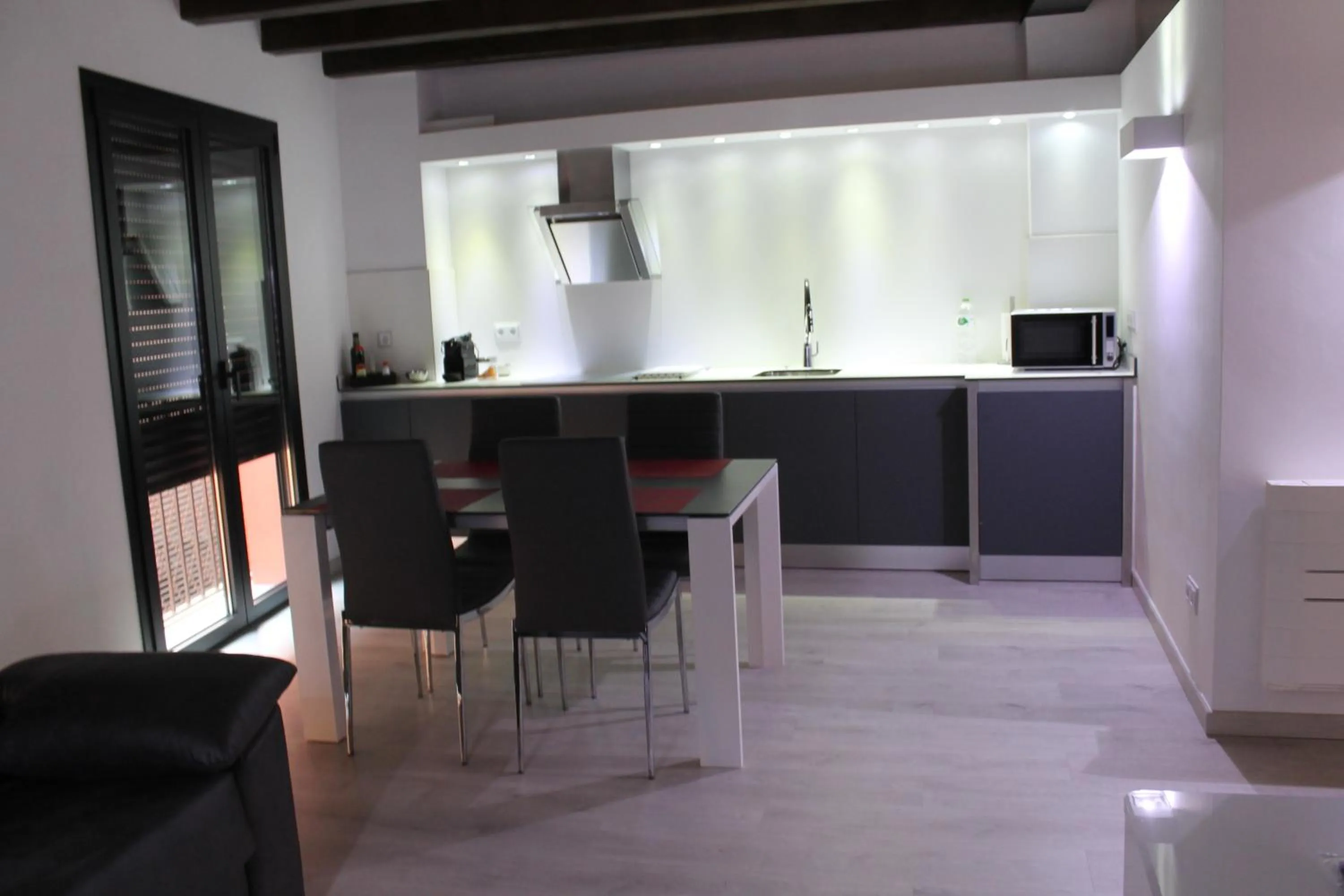 Photo of the whole room in Apartaments y Habitacions Entre Volcans