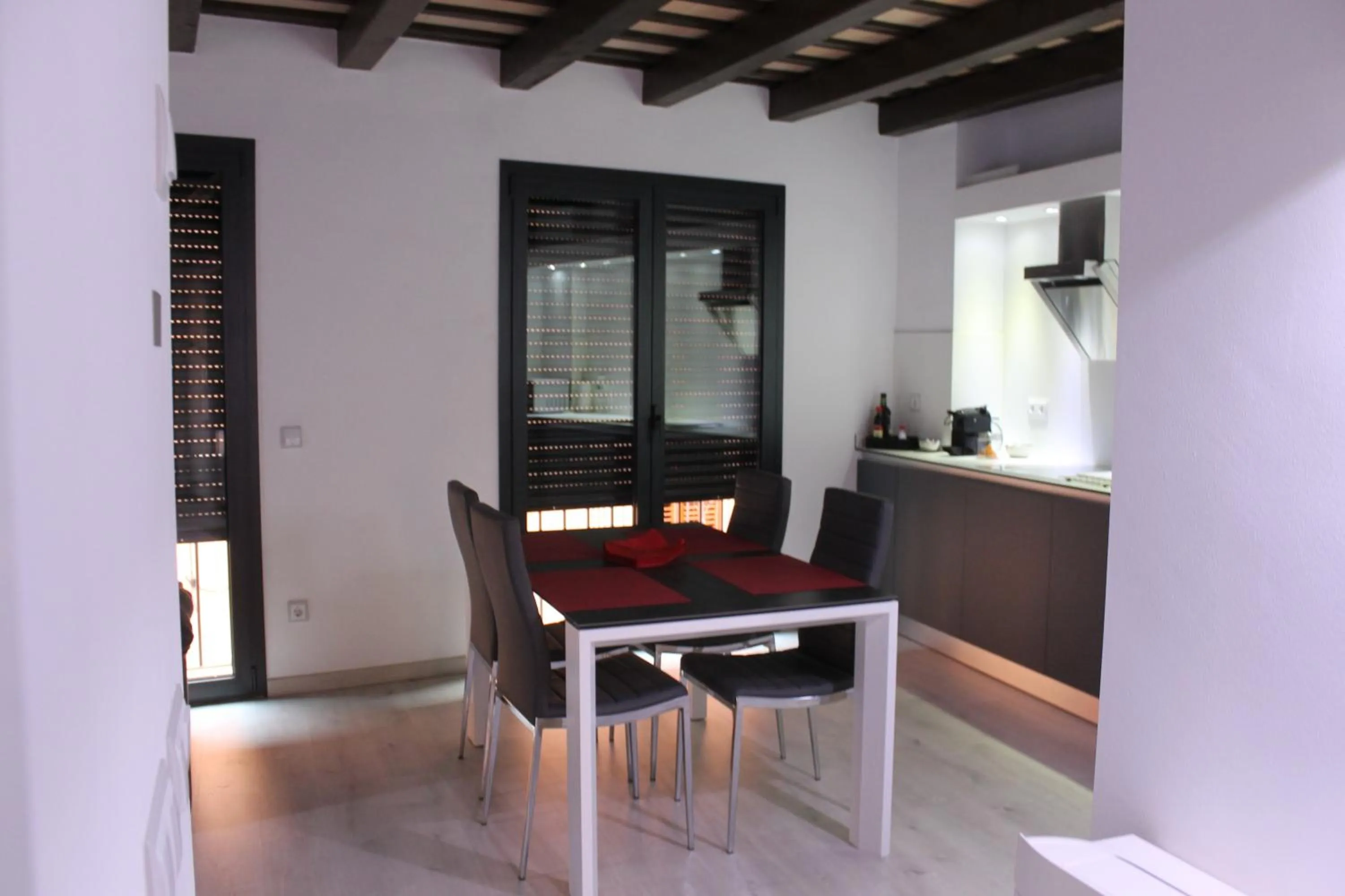 Photo of the whole room in Apartaments y Habitacions Entre Volcans