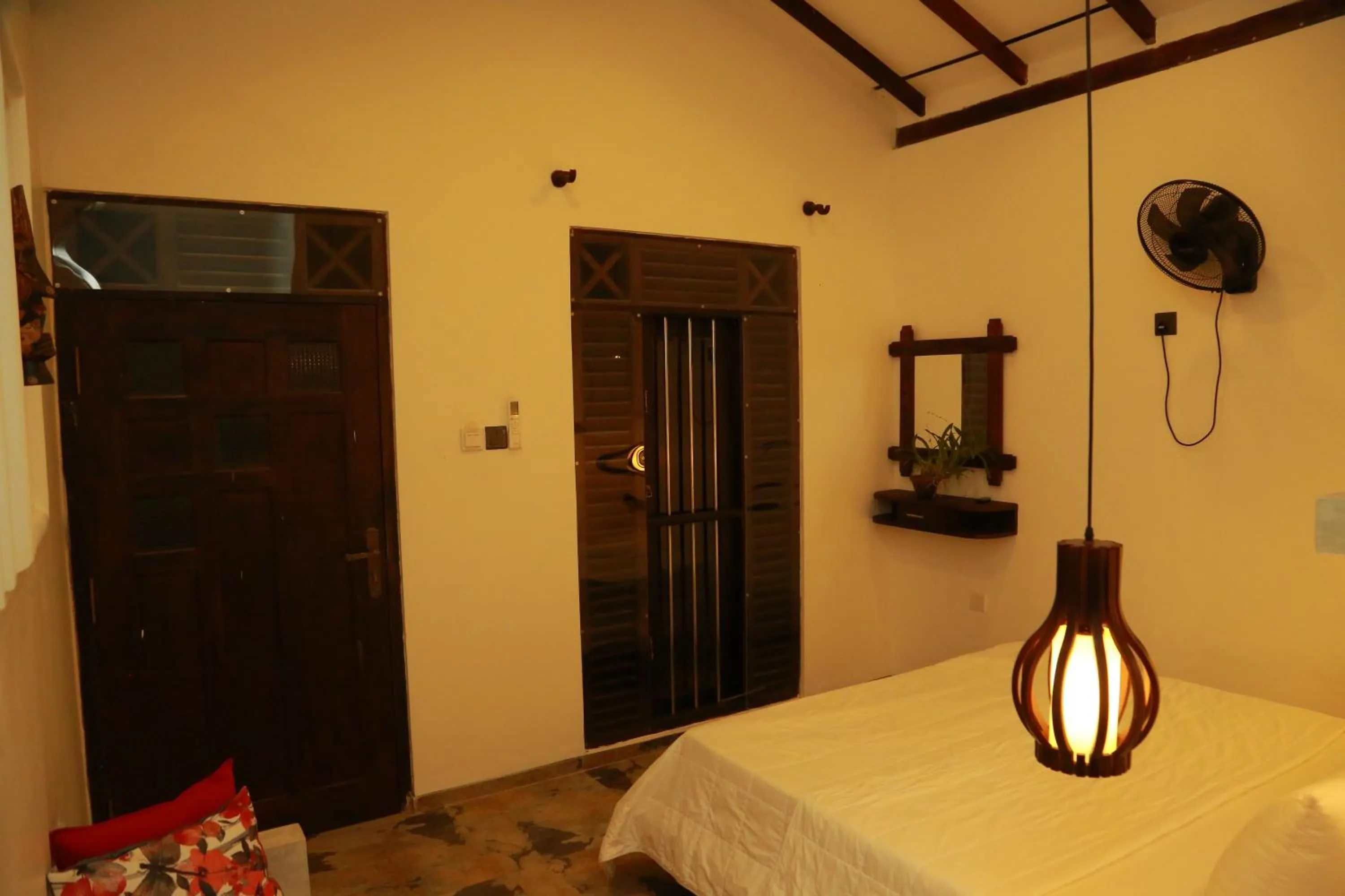 Bed in Midigama Holiday Inn