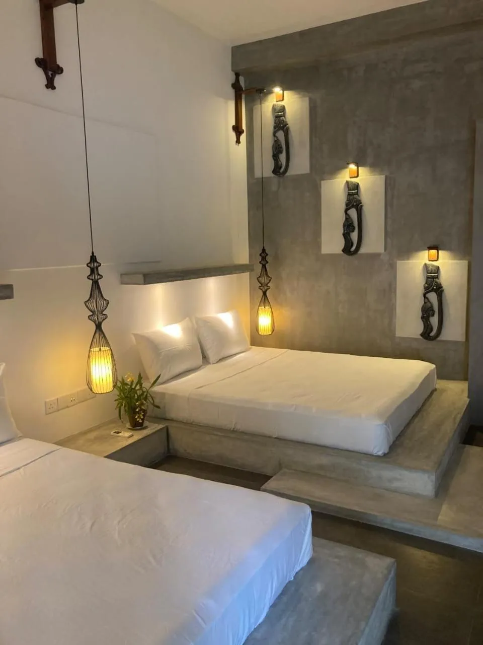 Bed in Midigama Holiday Inn